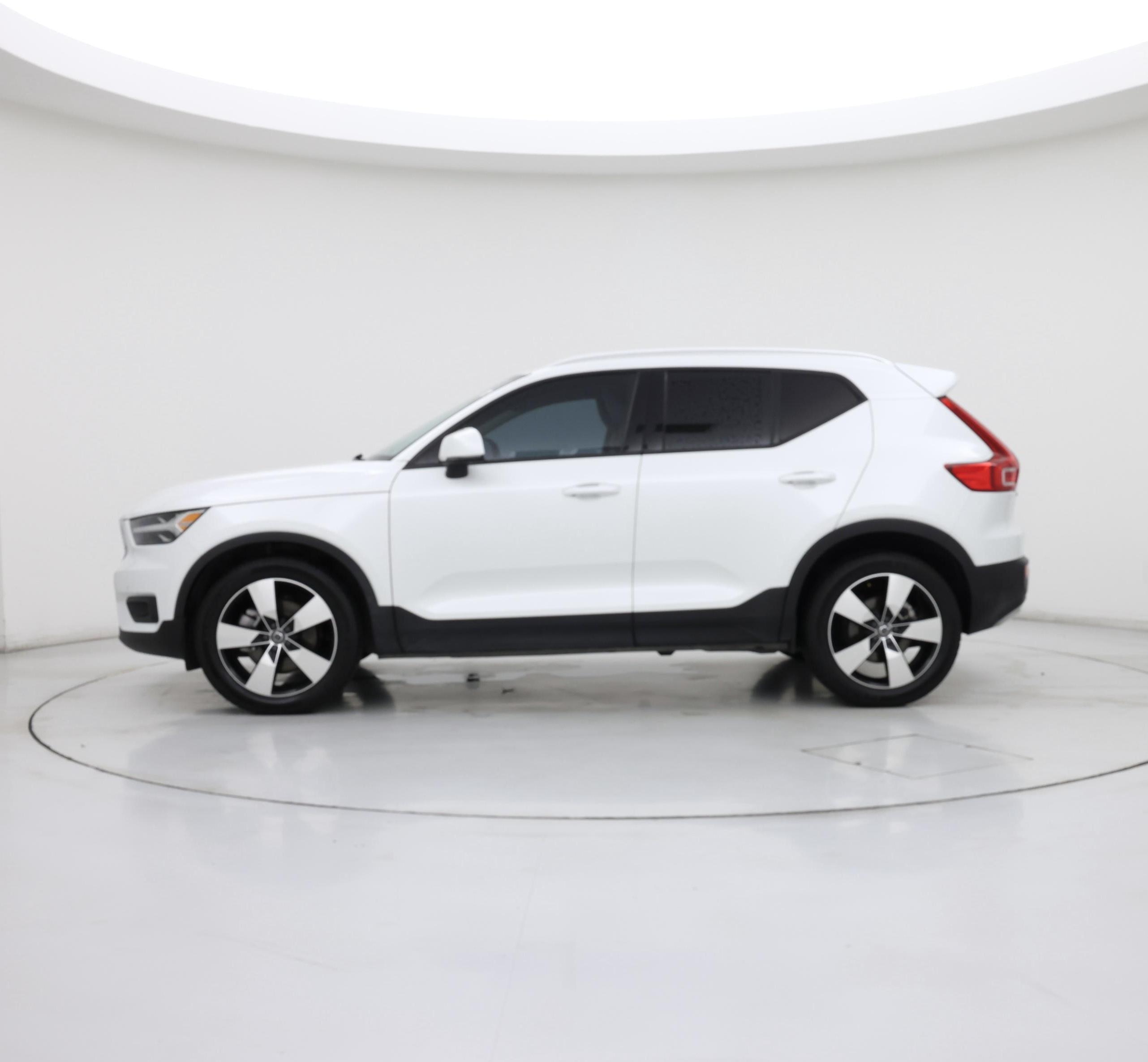 Thumbnail: 2021 Volvo XC40 - 3