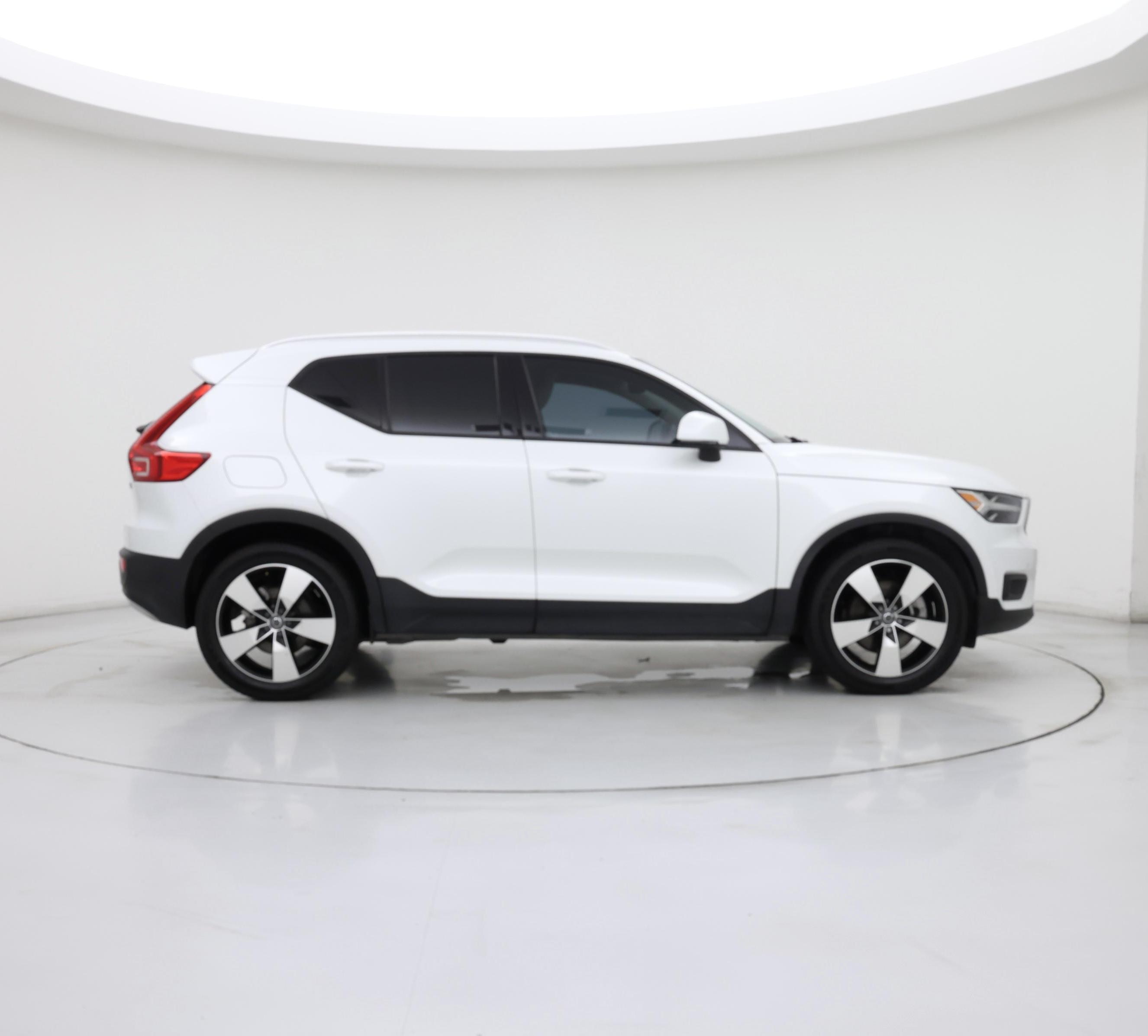Thumbnail: 2021 Volvo XC40 - 7