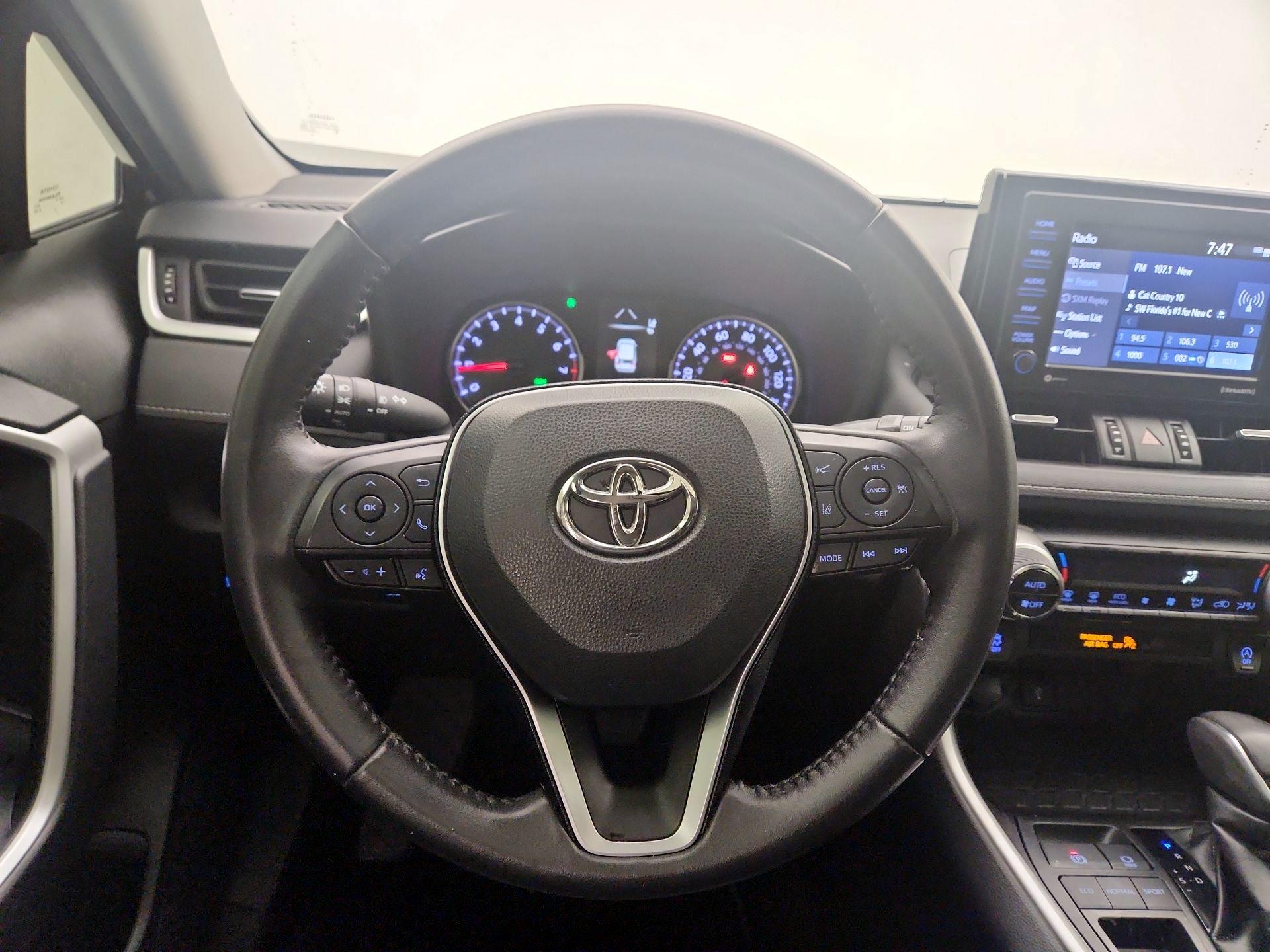 Thumbnail: 2021 Toyota RAV4 - 10