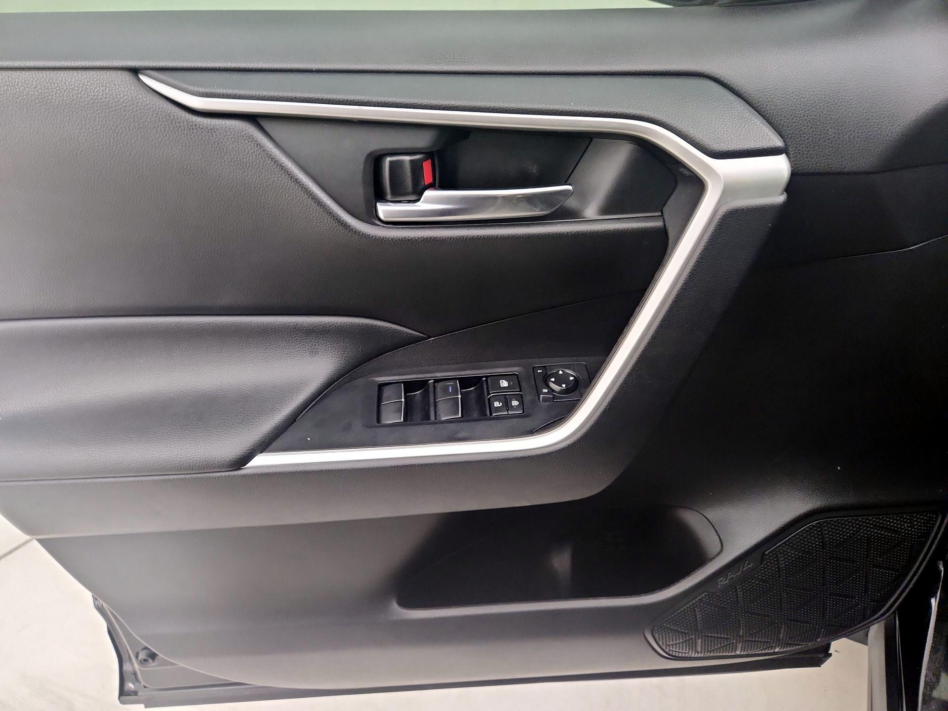 Thumbnail: 2021 Toyota RAV4 - 12