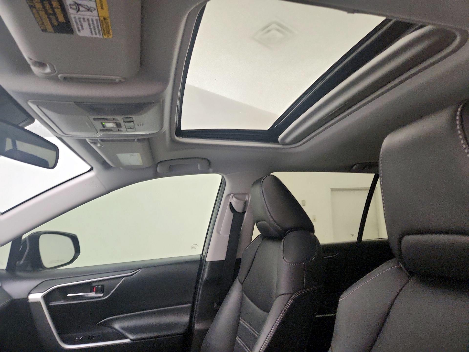 Thumbnail: 2021 Toyota RAV4 - 19