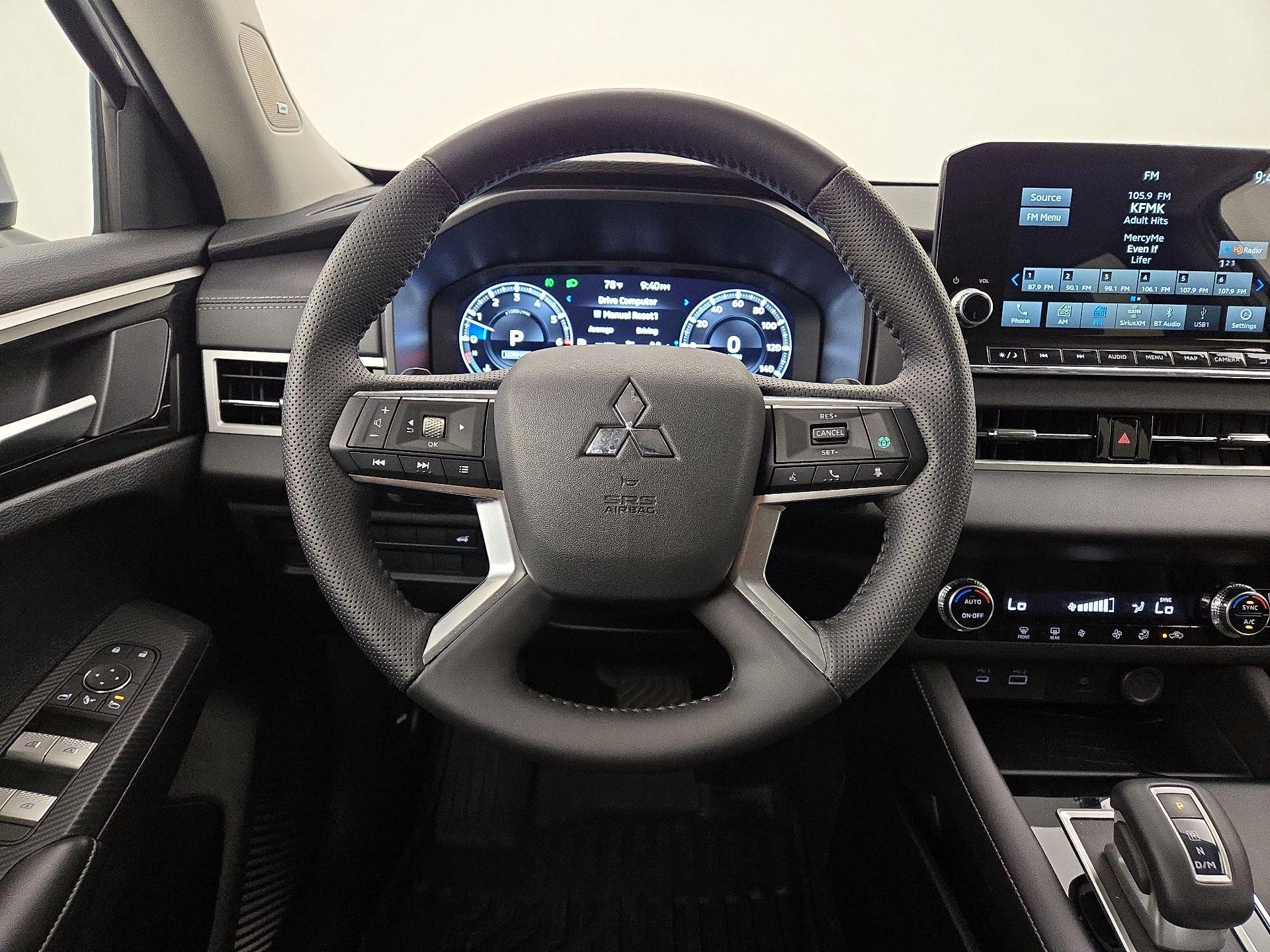 Thumbnail: 2024 Mitsubishi Outlander - 10