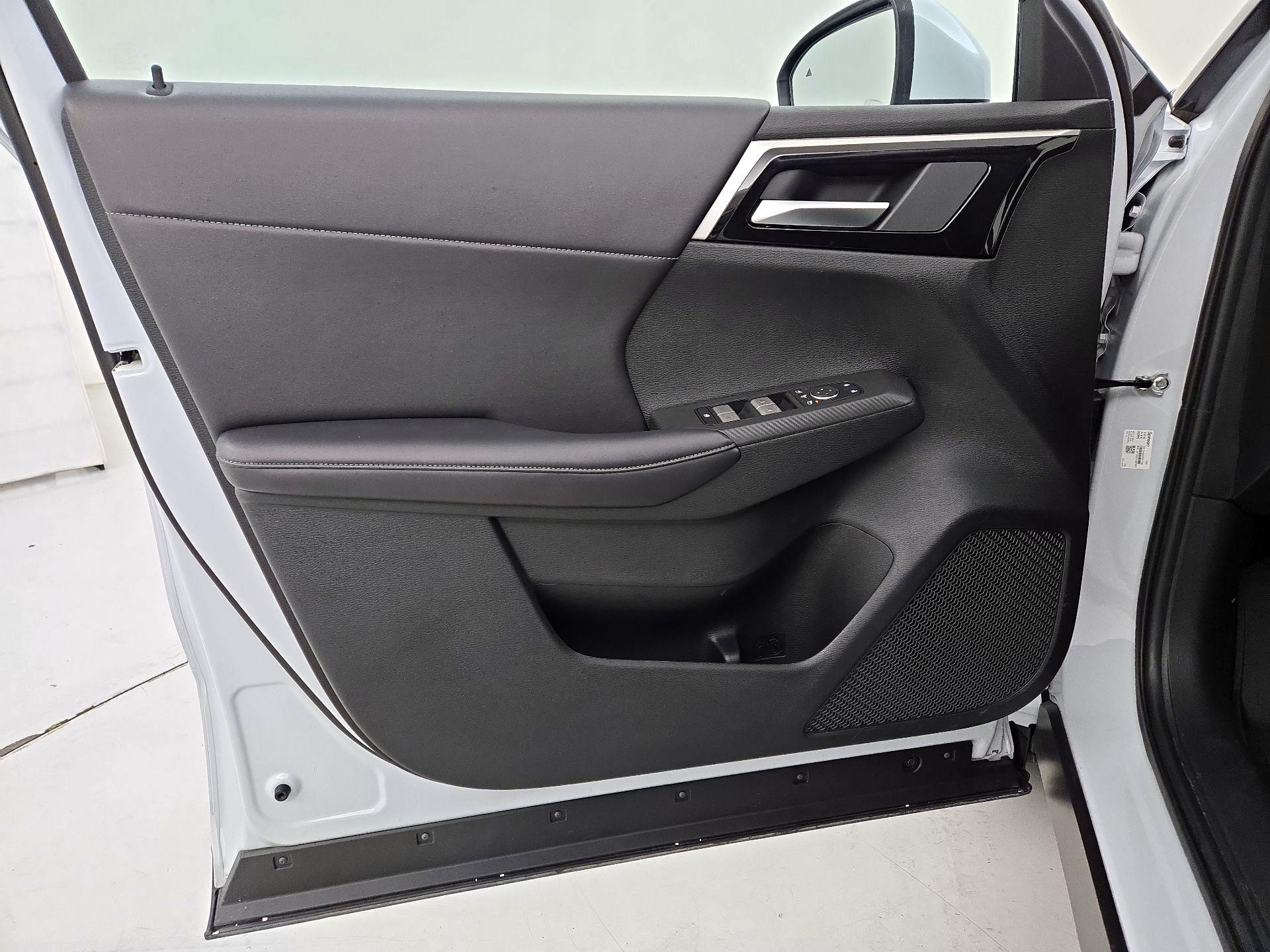 Thumbnail: 2024 Mitsubishi Outlander - 12
