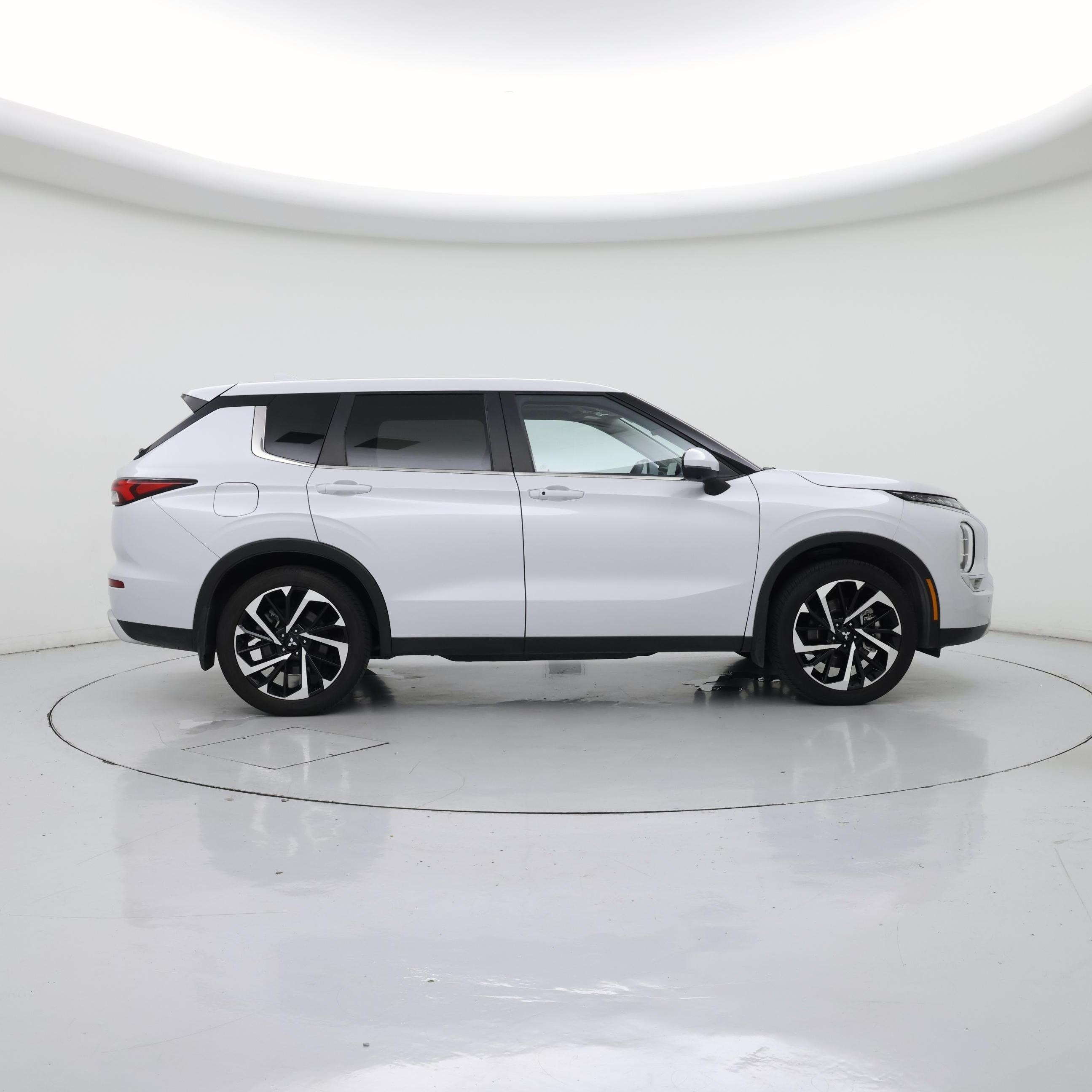 Thumbnail: 2024 Mitsubishi Outlander - 7