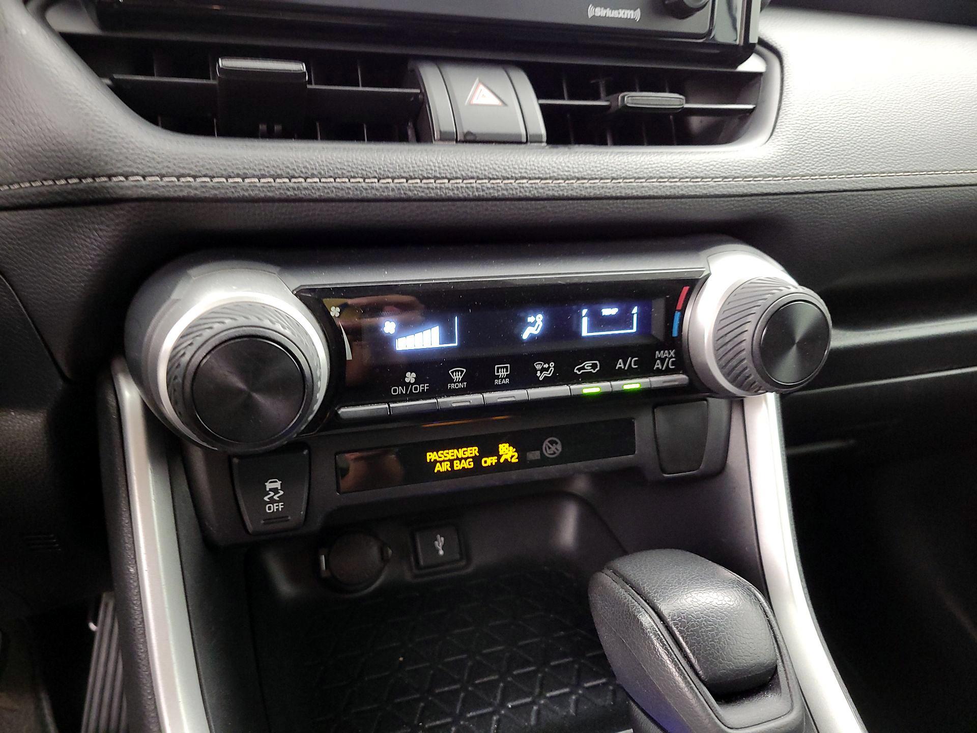 Thumbnail: 2020 Toyota RAV4 - 17