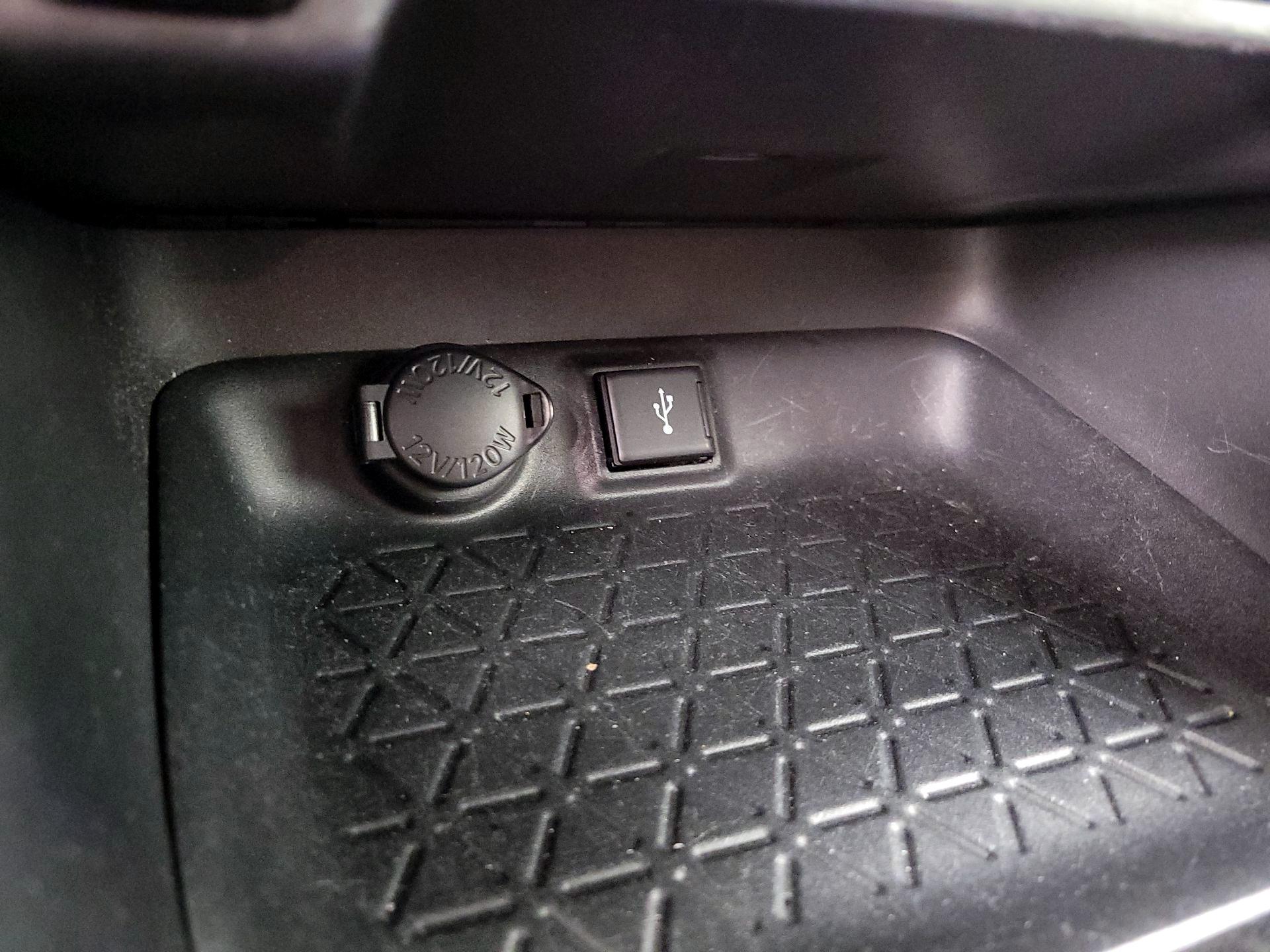 Thumbnail: 2020 Toyota RAV4 - 19