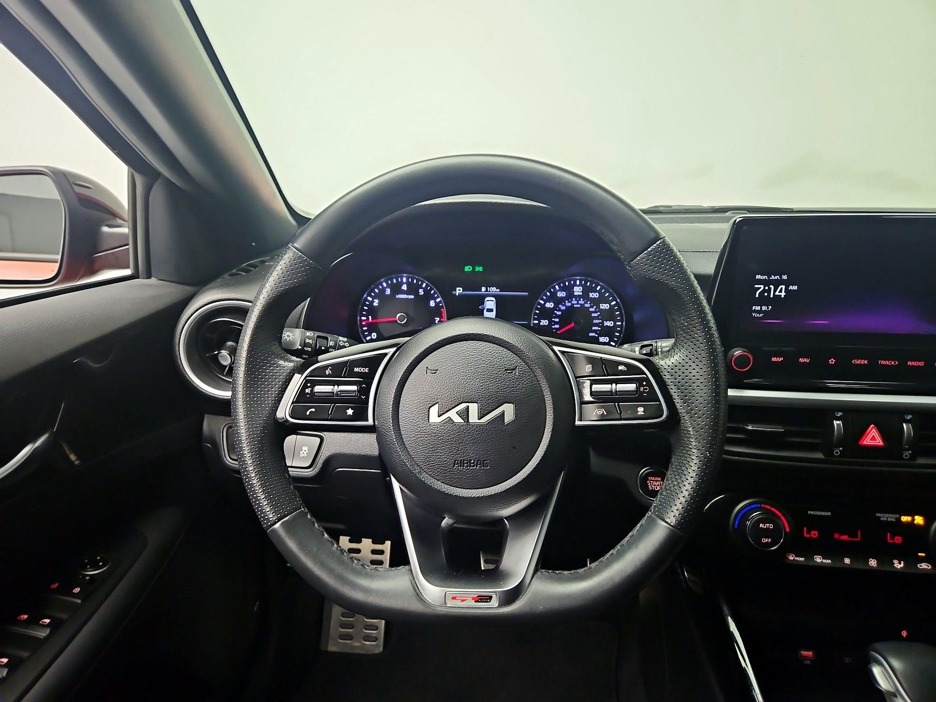 Thumbnail: 2023 Kia Forte - 10