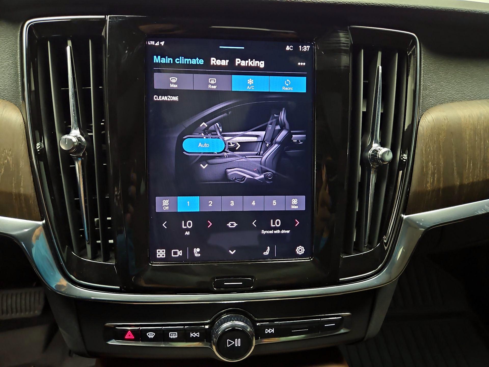 Thumbnail: 2023 Volvo S90 - 16