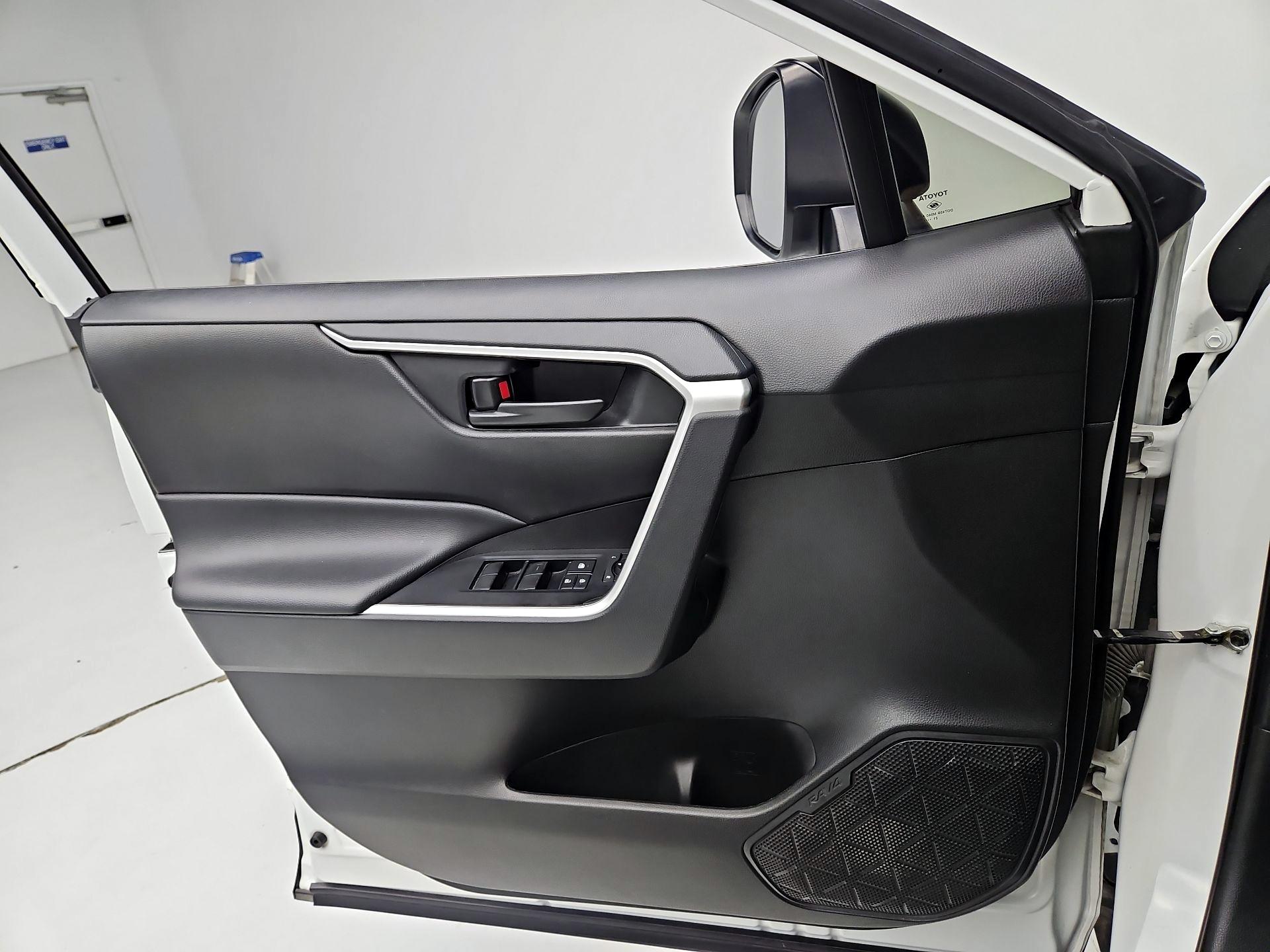 Thumbnail: 2022 Toyota RAV4 - 12