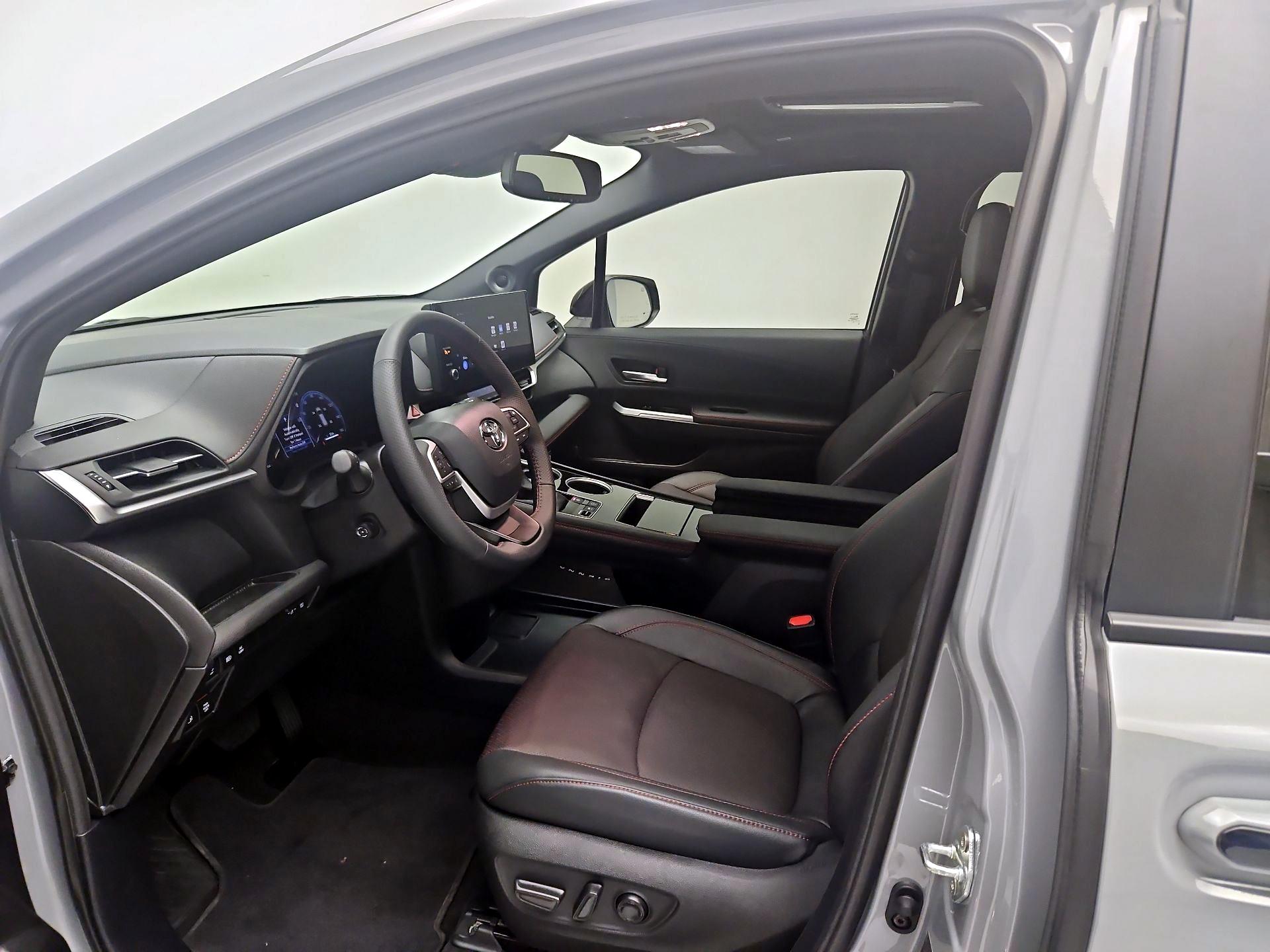 Thumbnail: 2025 Toyota Sienna - 11