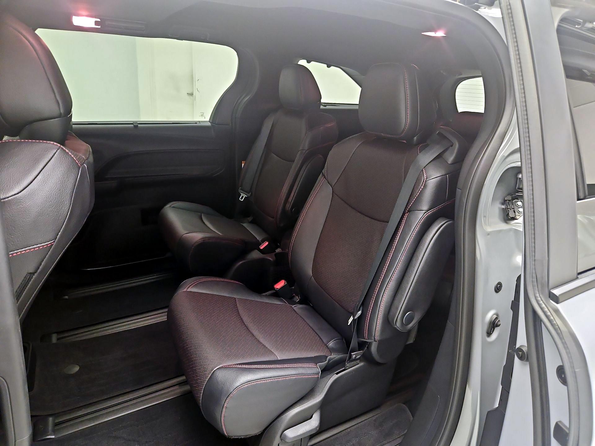 Thumbnail: 2025 Toyota Sienna - 20