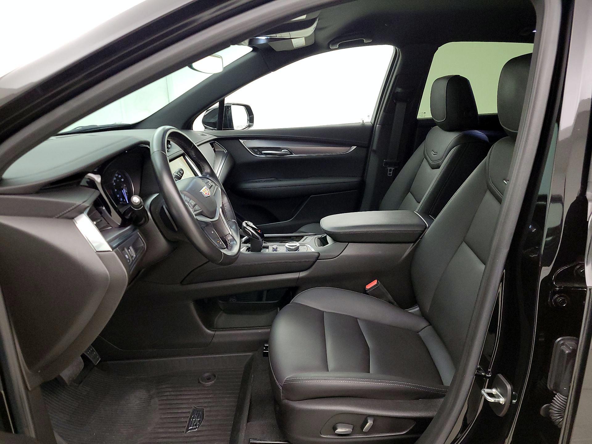 Thumbnail: 2023 Cadillac XT5 - 11