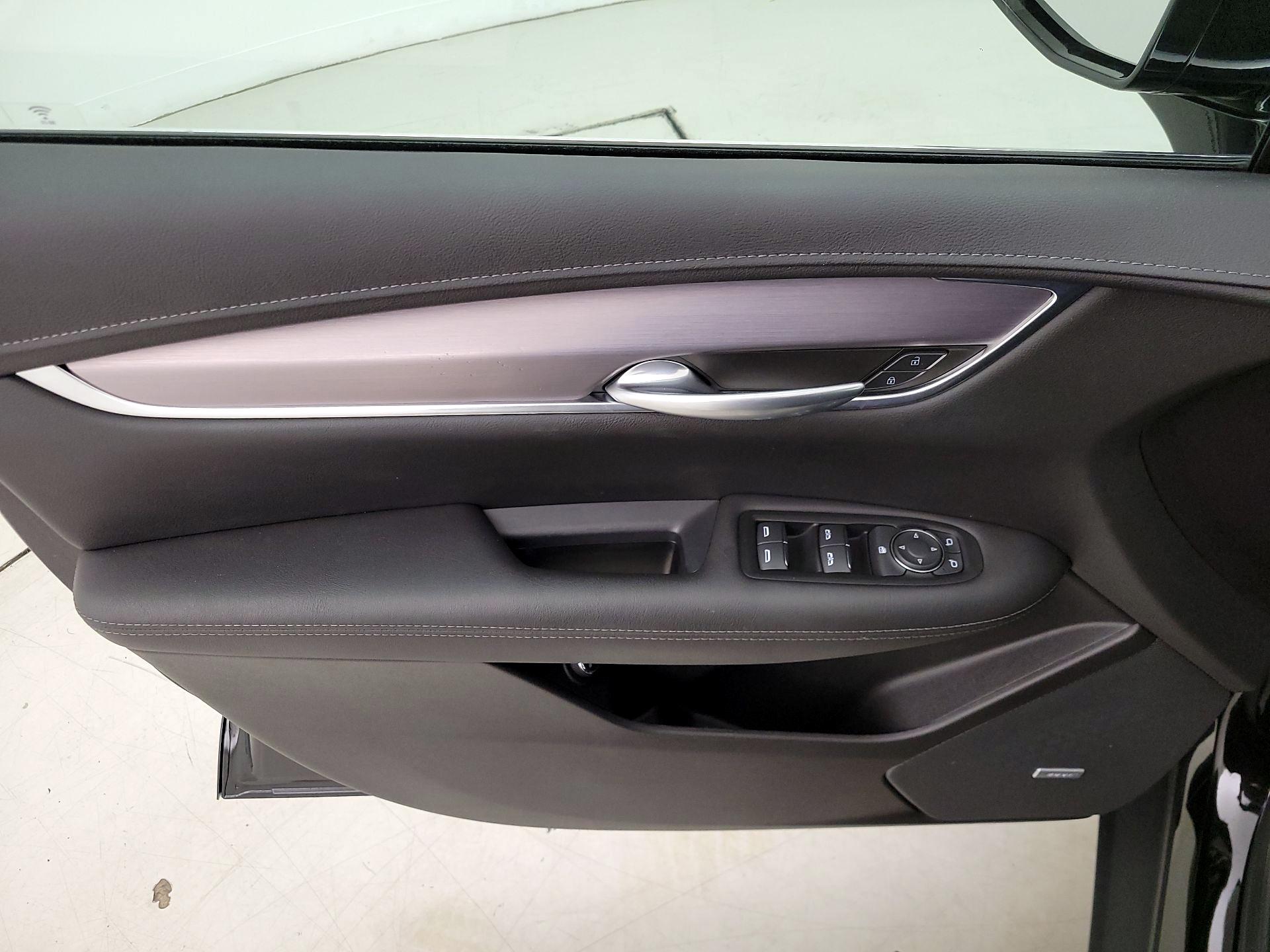 Thumbnail: 2023 Cadillac XT5 - 12