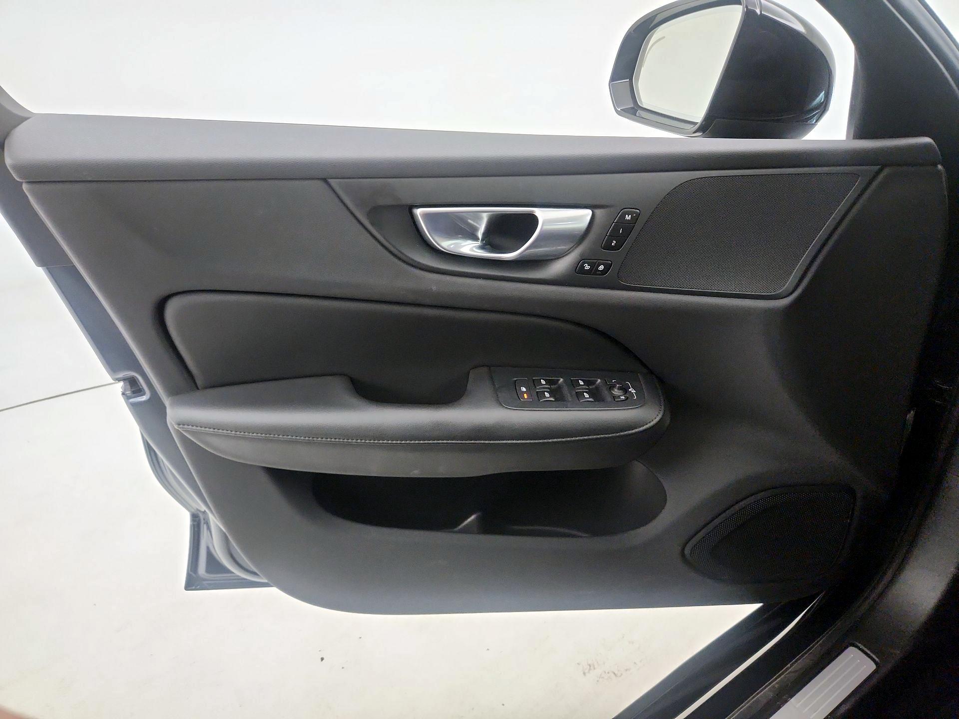Thumbnail: 2025 Volvo S60 - 12