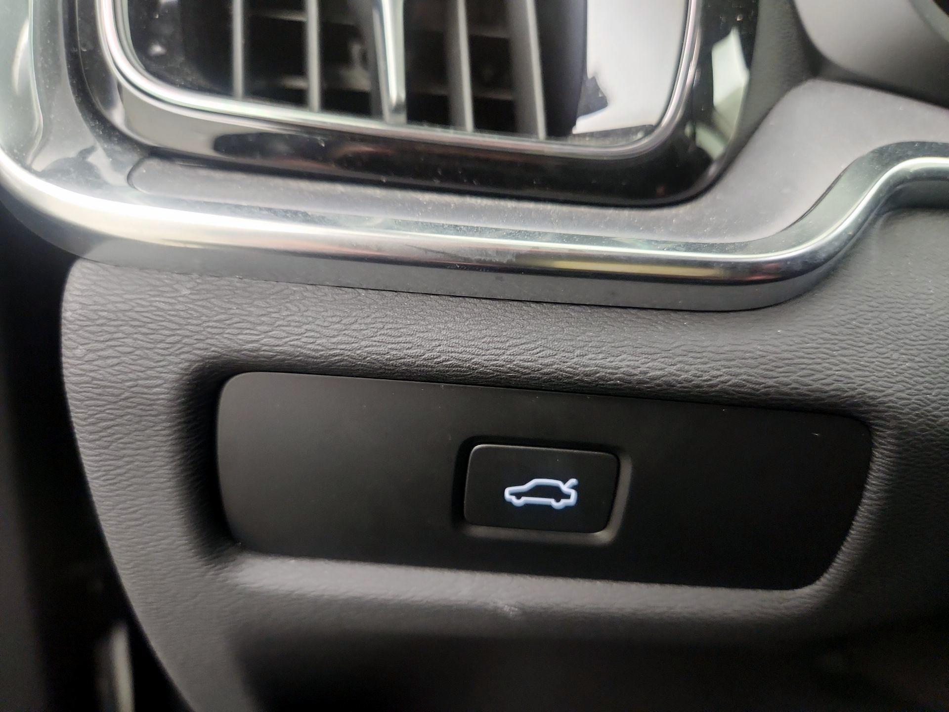 Thumbnail: 2025 Volvo S60 - 13