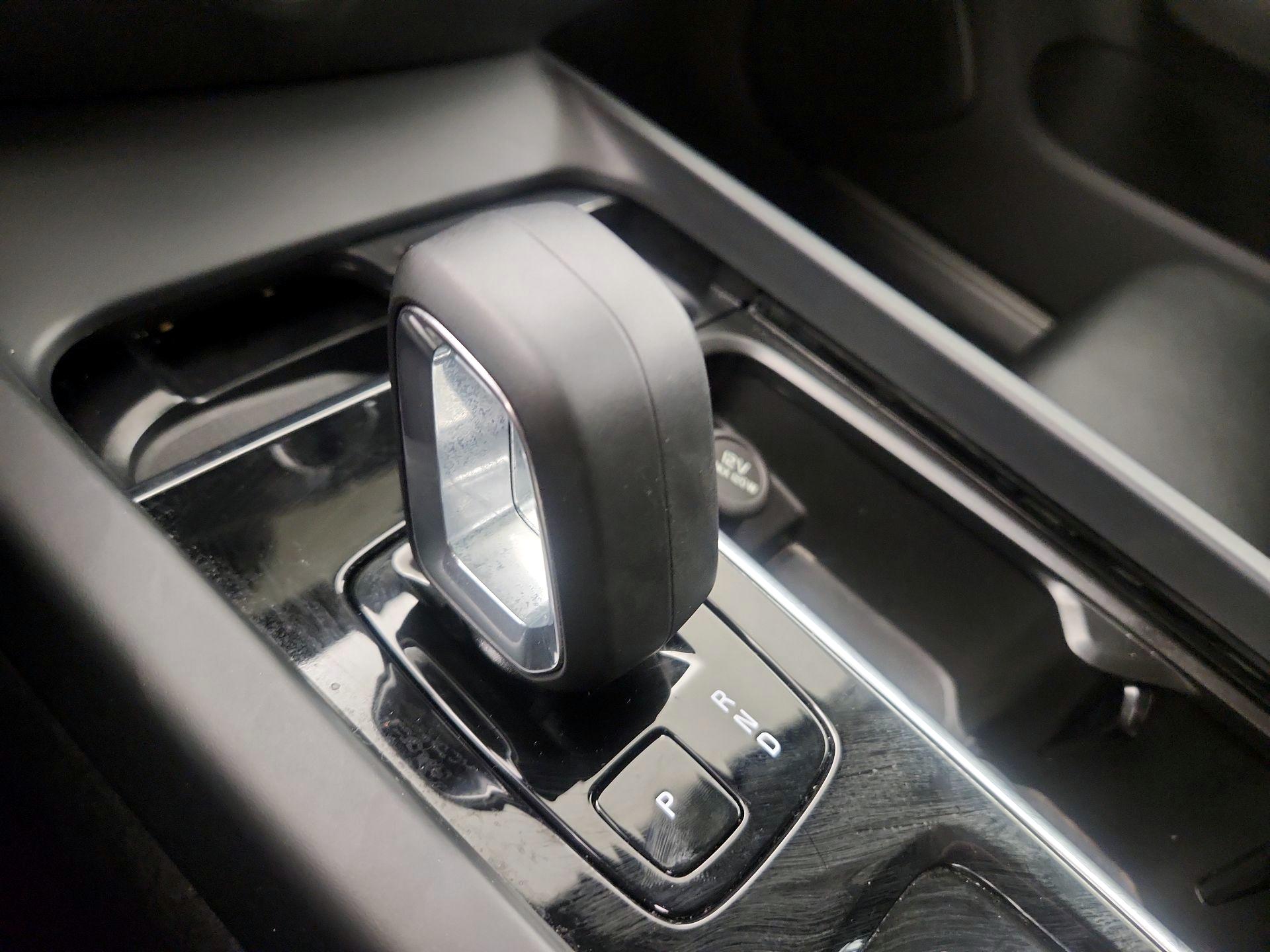 Thumbnail: 2025 Volvo S60 - 17