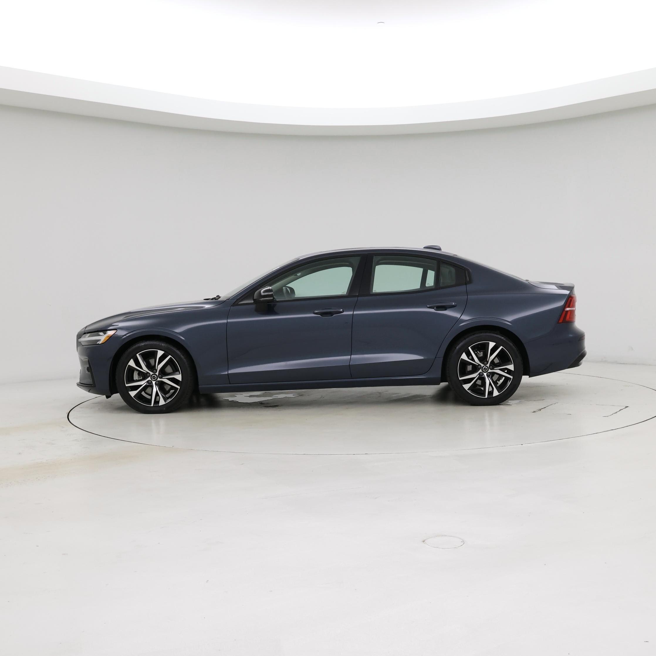 Thumbnail: 2025 Volvo S60 - 3