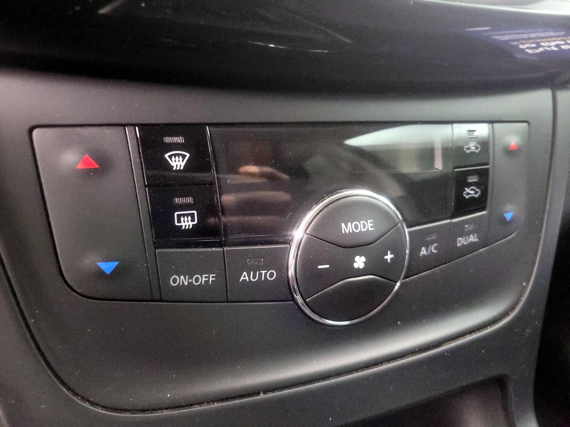 Thumbnail: 2019 Nissan Sentra - 16