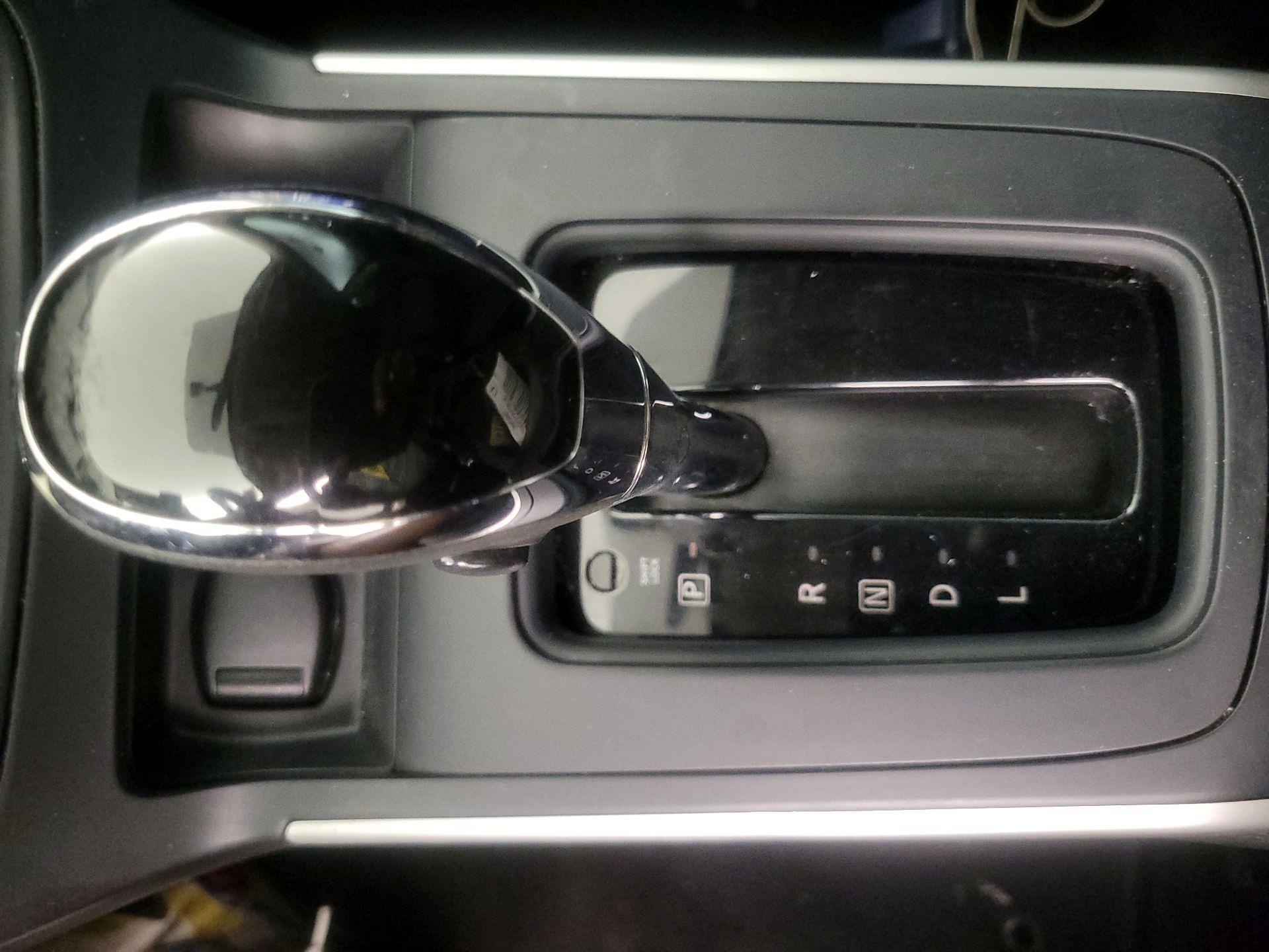 Thumbnail: 2019 Nissan Sentra - 17