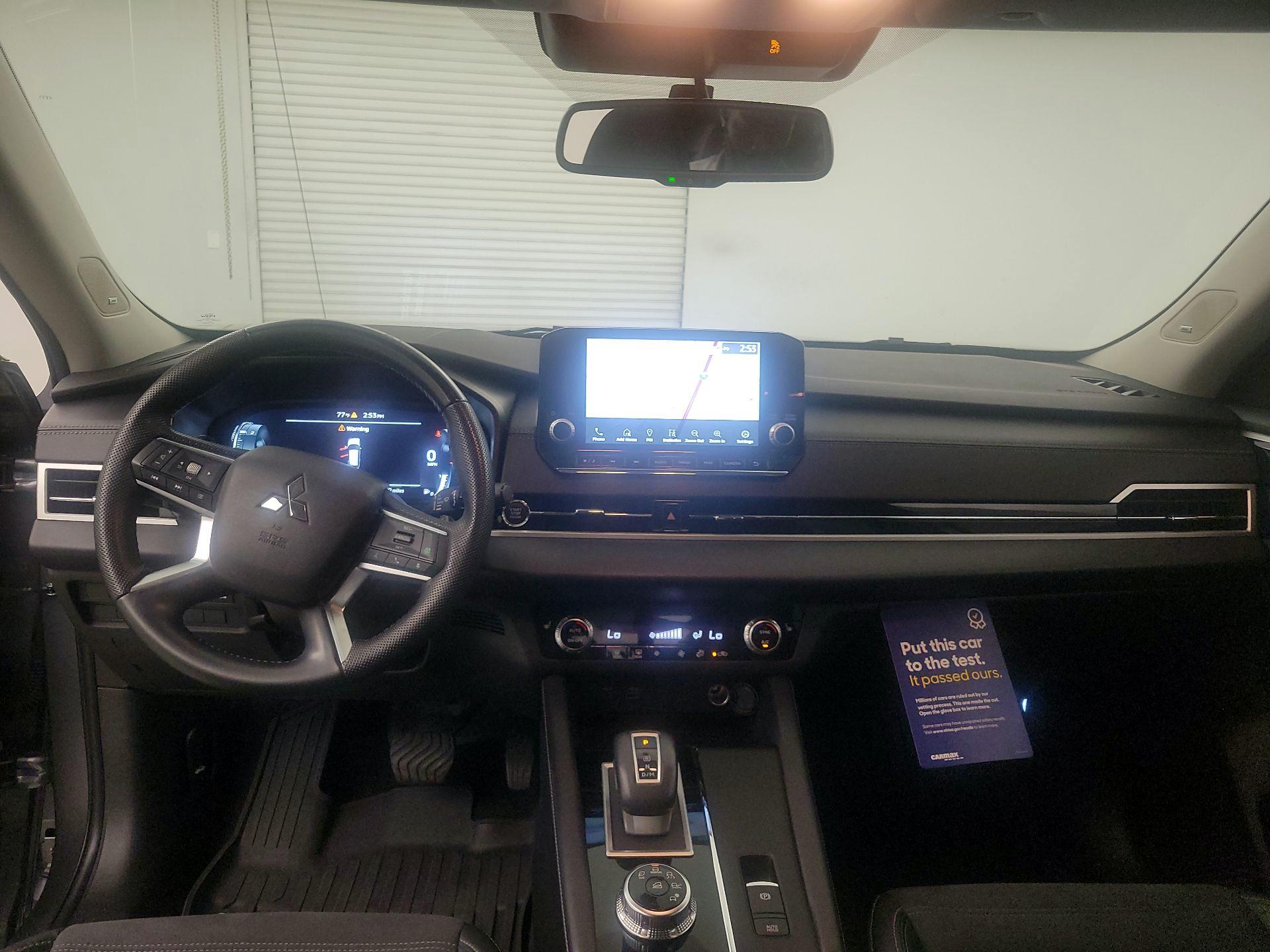 Thumbnail: 2023 Mitsubishi Outlander - 9