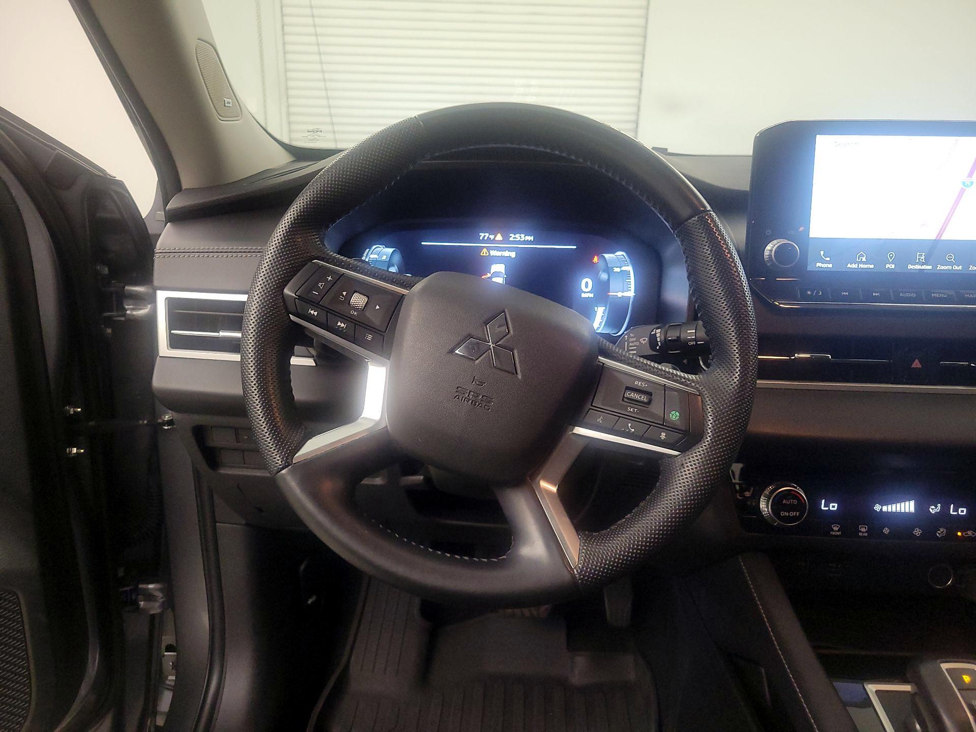Thumbnail: 2023 Mitsubishi Outlander - 10