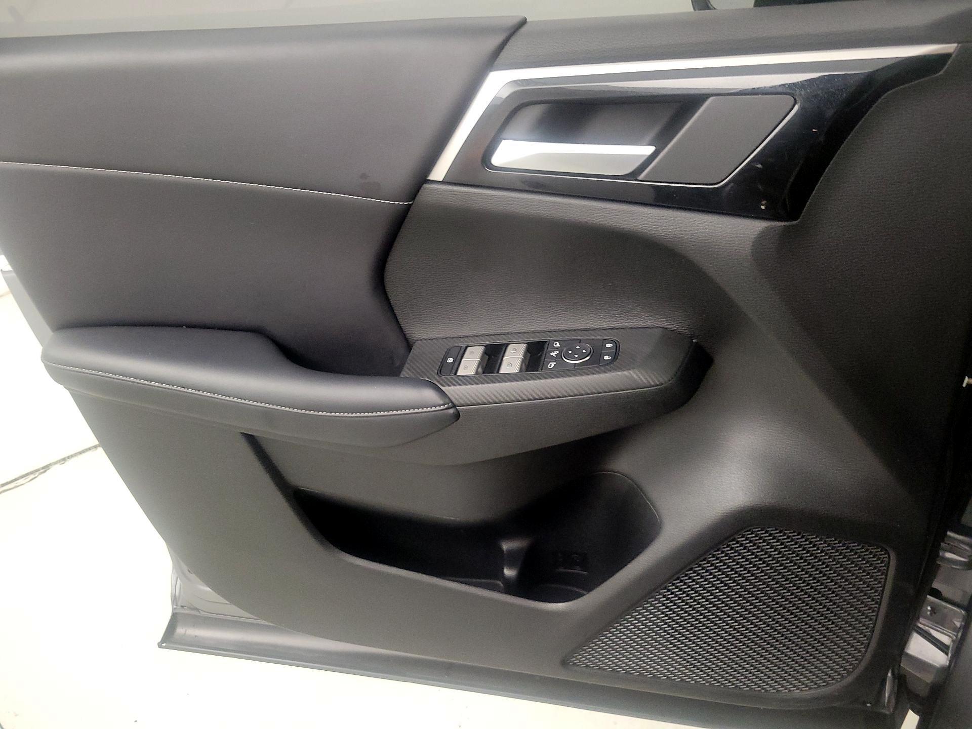 Thumbnail: 2023 Mitsubishi Outlander - 12