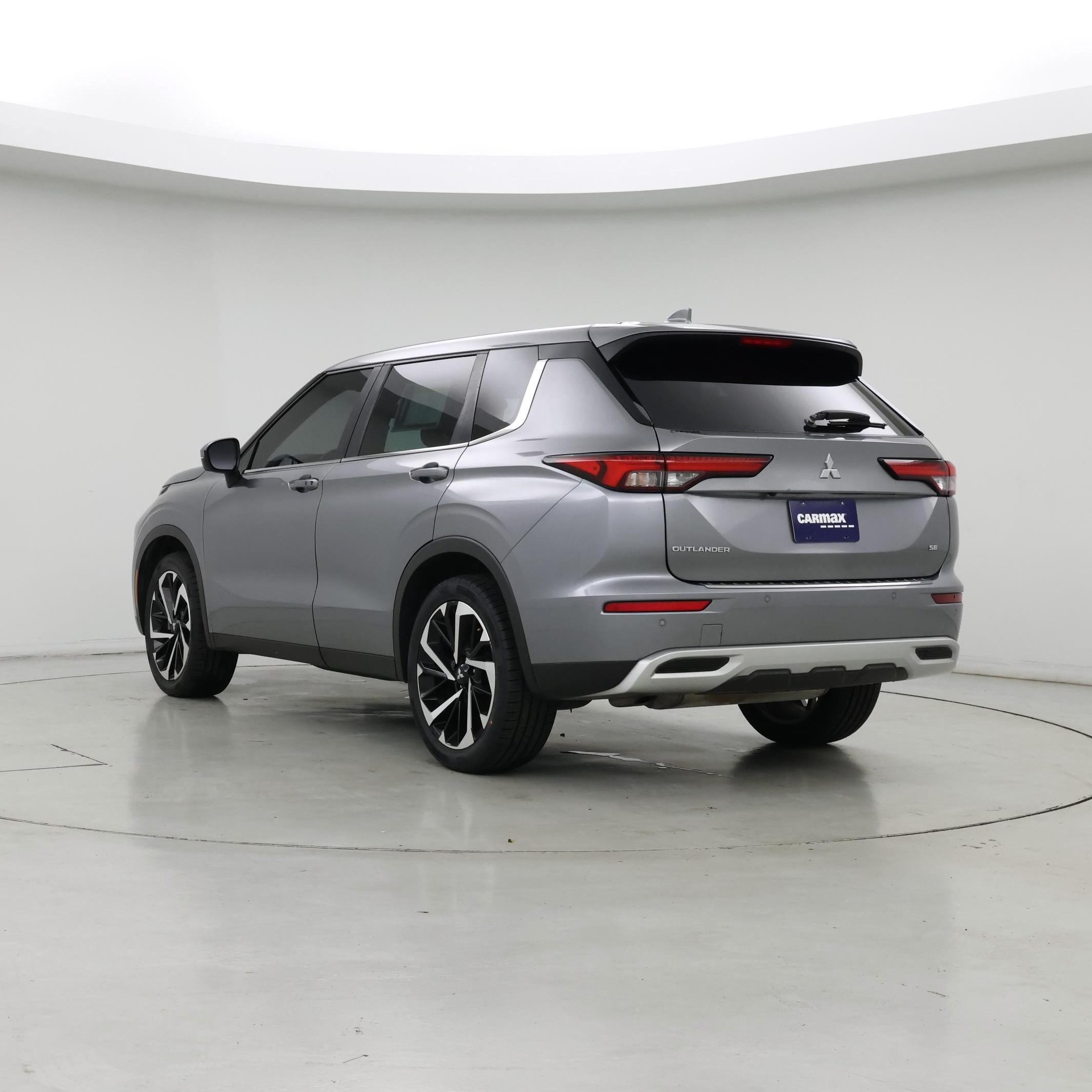 Thumbnail: 2023 Mitsubishi Outlander - 2
