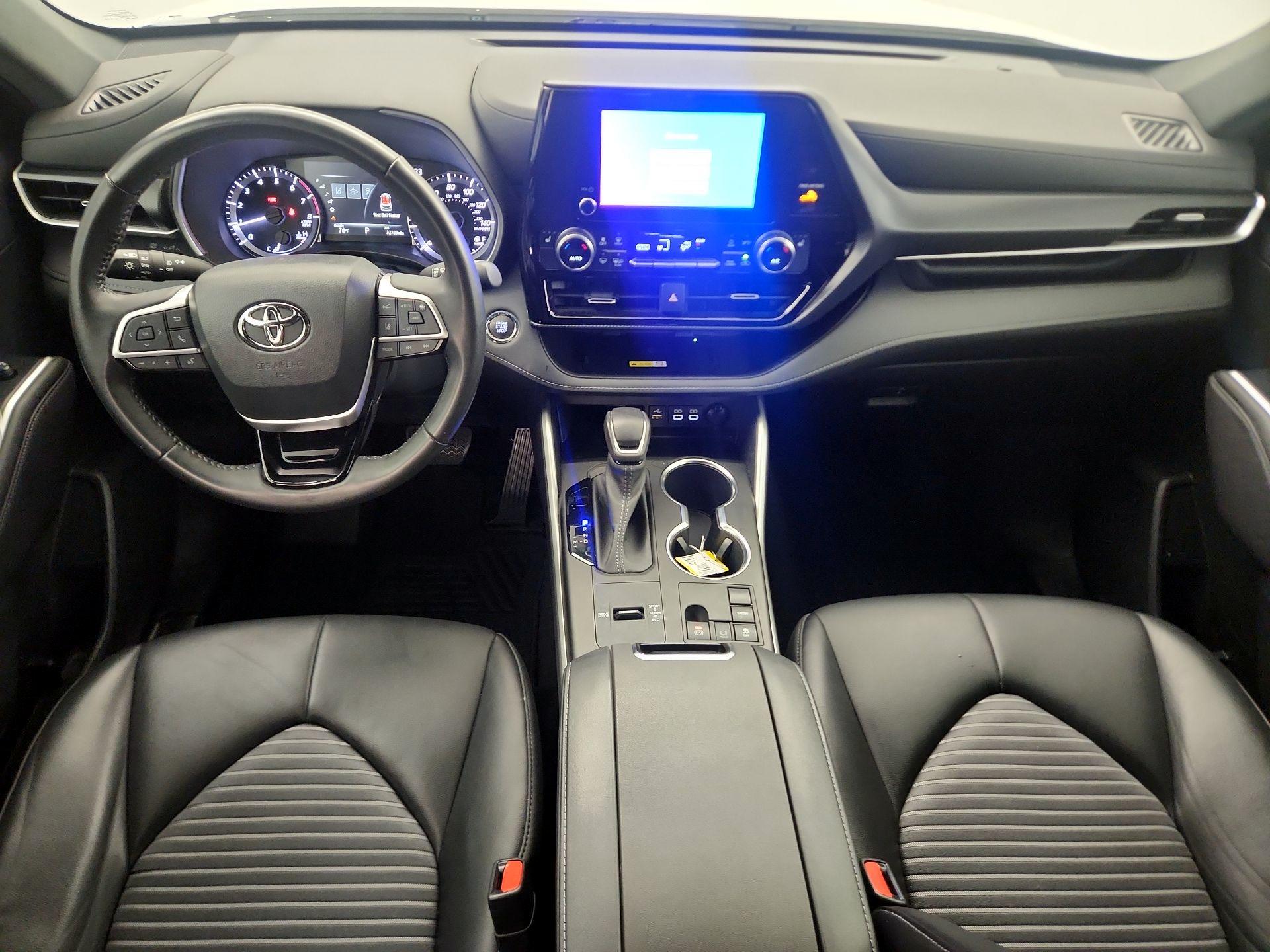 Thumbnail: 2023 Toyota Highlander - 9