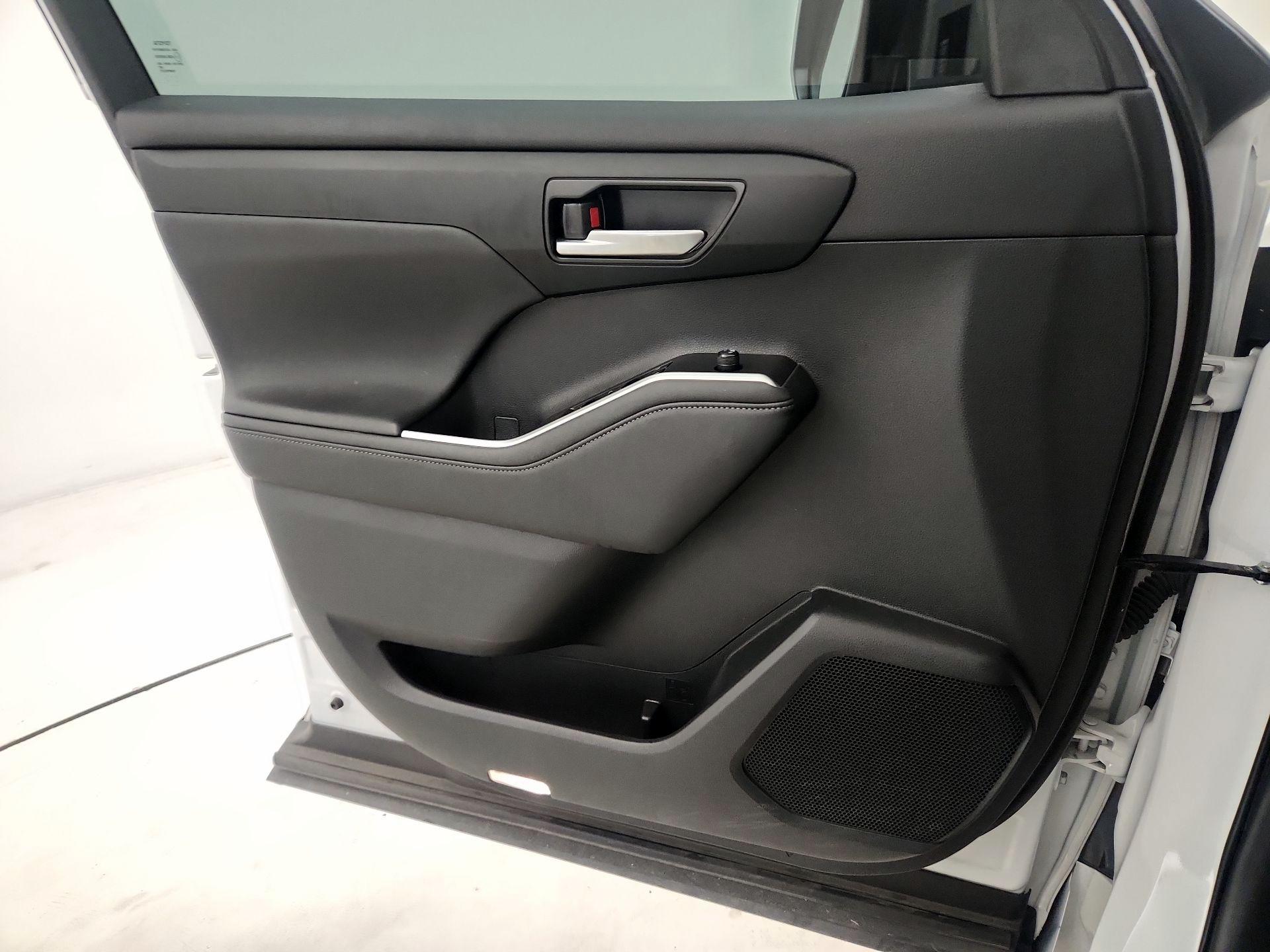 Thumbnail: 2023 Toyota Highlander - 12