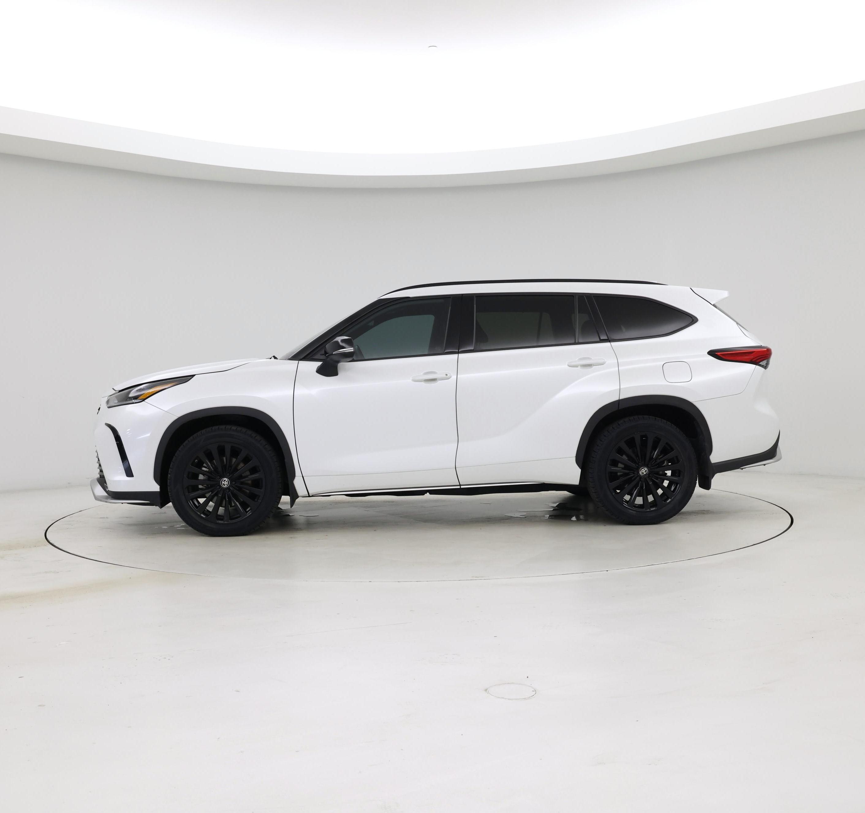 Thumbnail: 2023 Toyota Highlander - 3