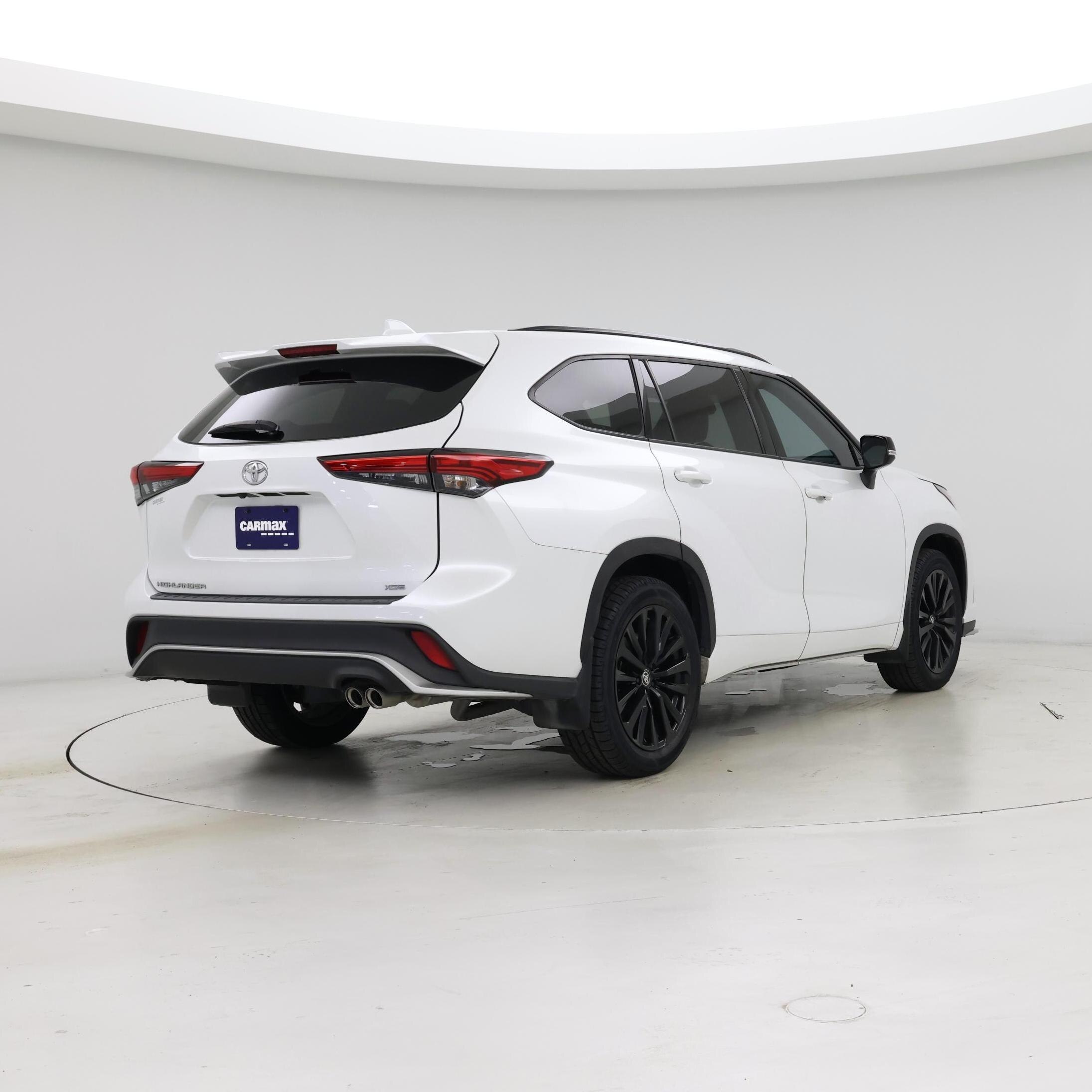 Thumbnail: 2023 Toyota Highlander - 8