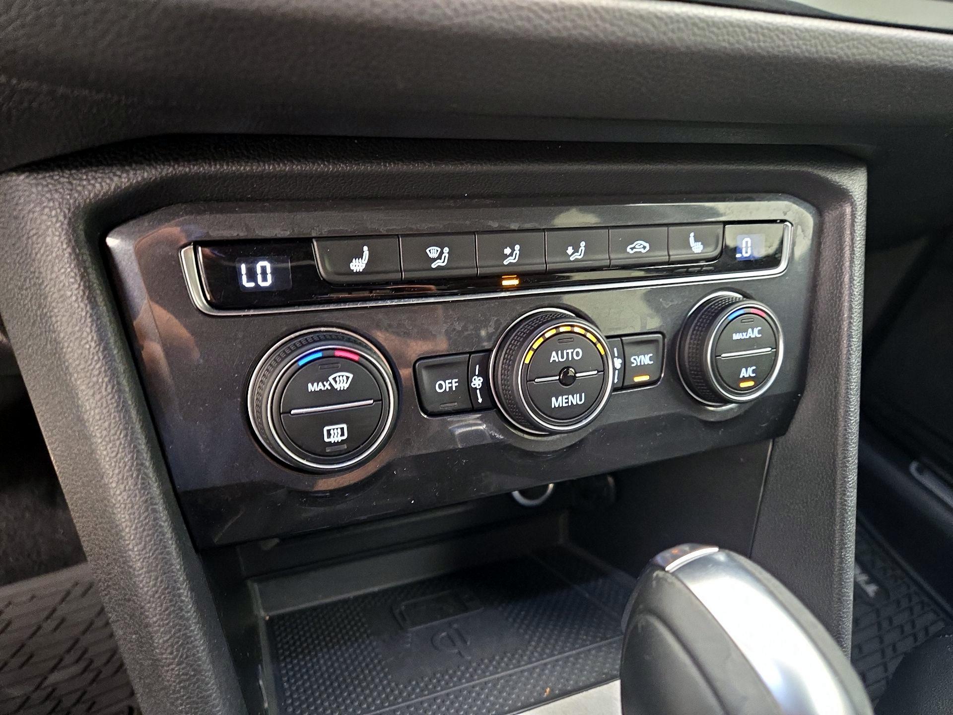 Thumbnail: 2021 Volkswagen Tiguan - 16