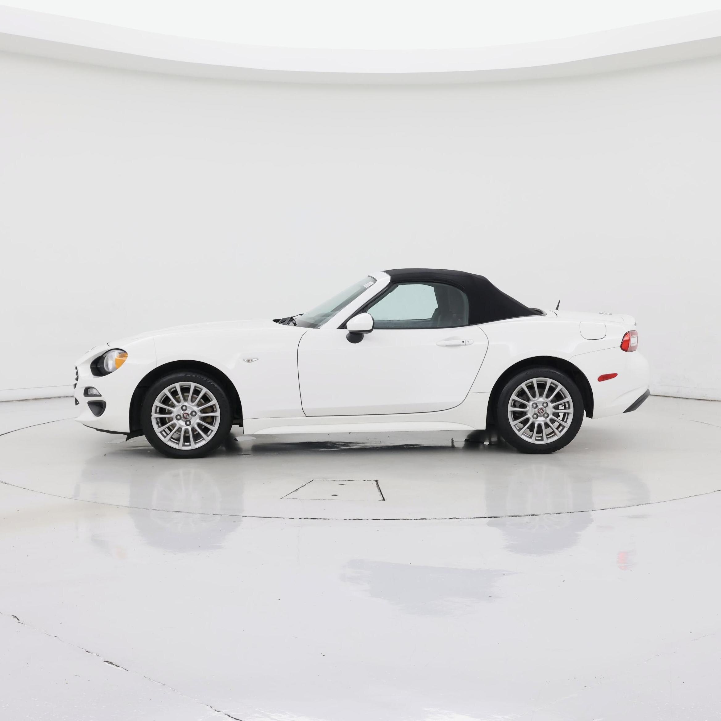Thumbnail: 2017 Fiat 124 Spider - 3