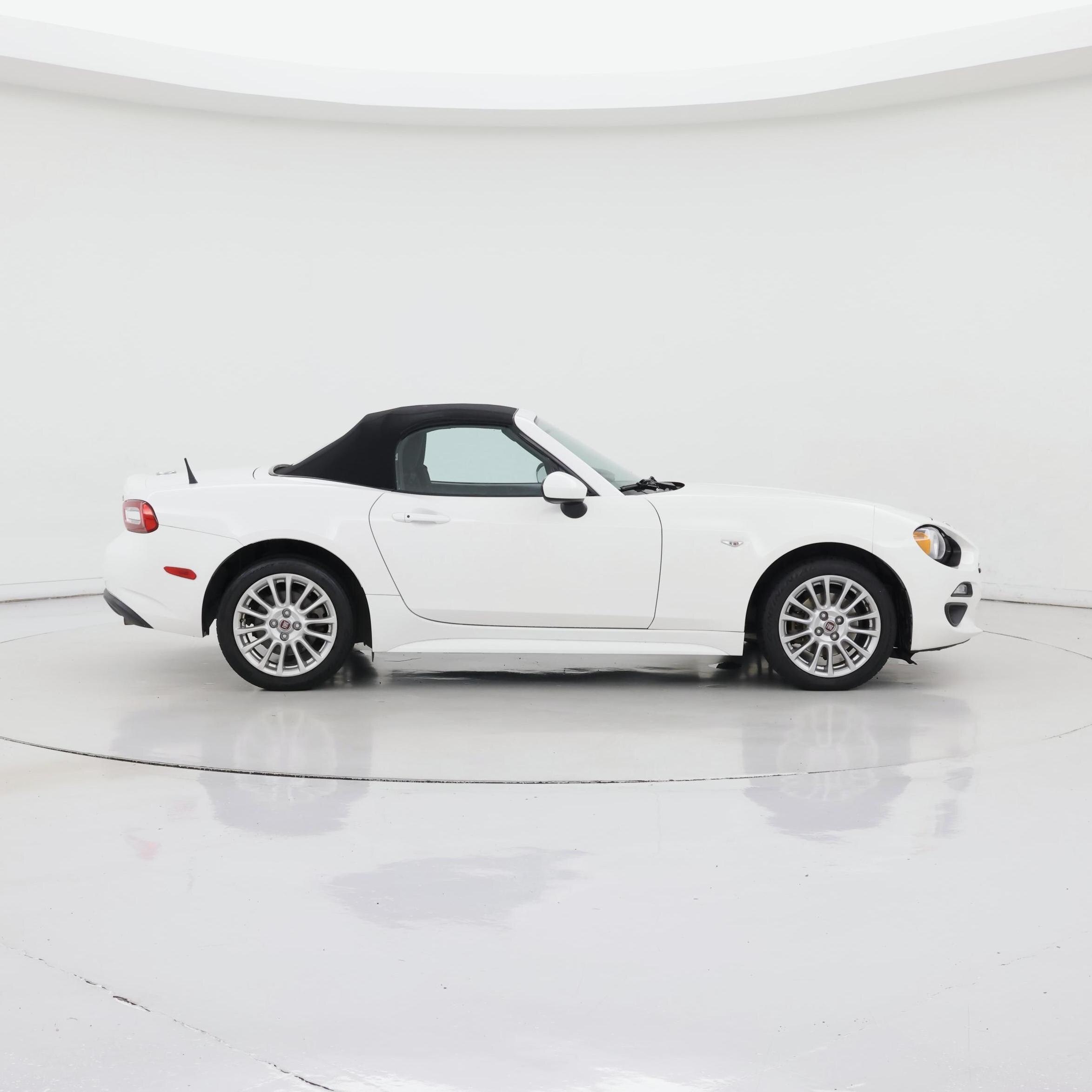 Thumbnail: 2017 Fiat 124 Spider - 7