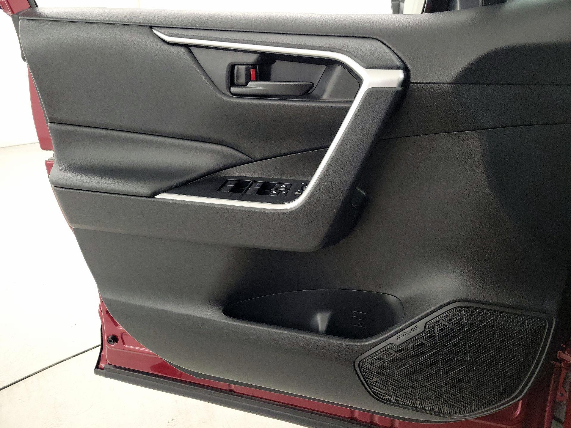 Thumbnail: 2022 Toyota RAV4 - 12