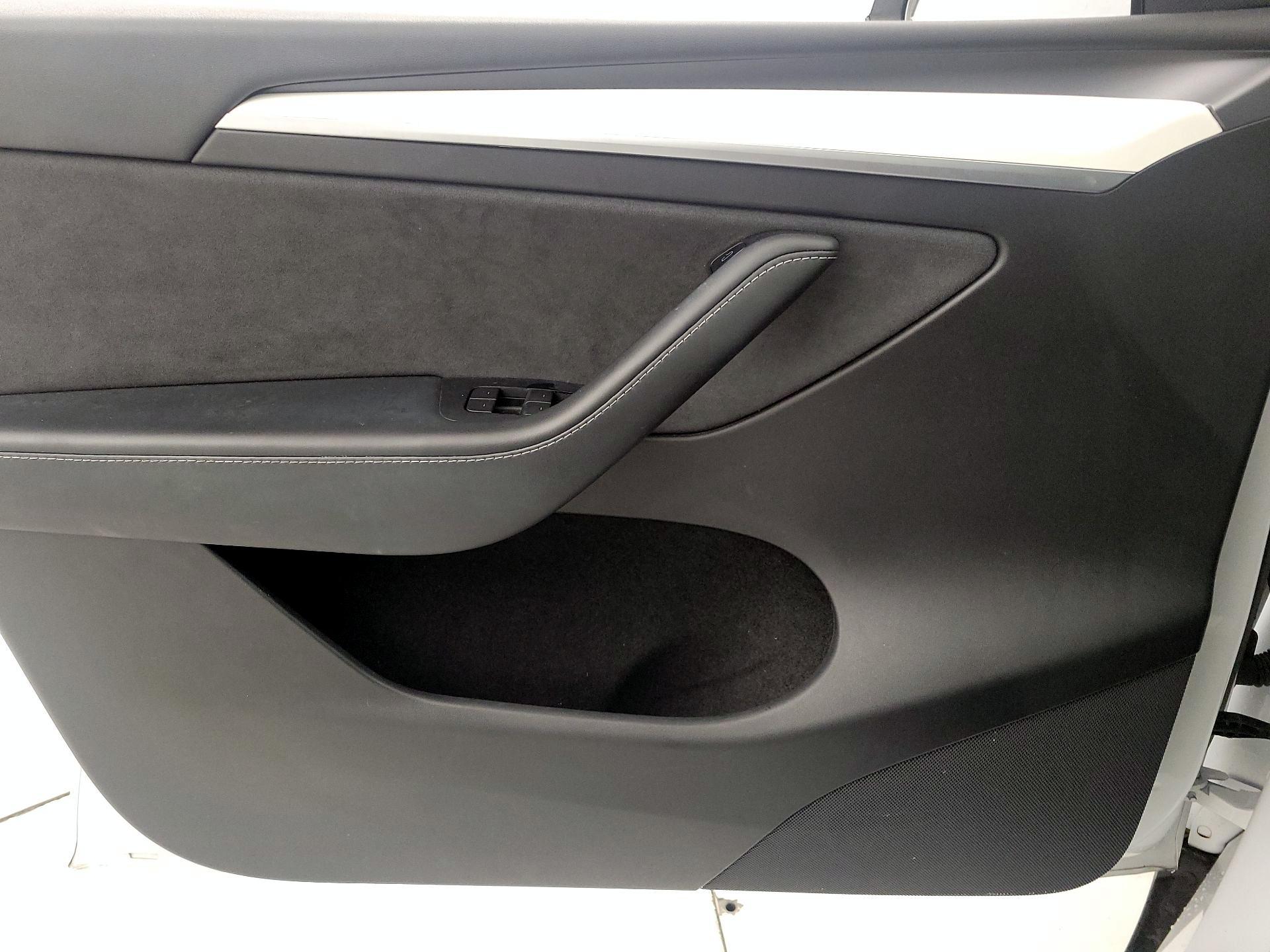 Thumbnail: 2022 Tesla Model Y - 12