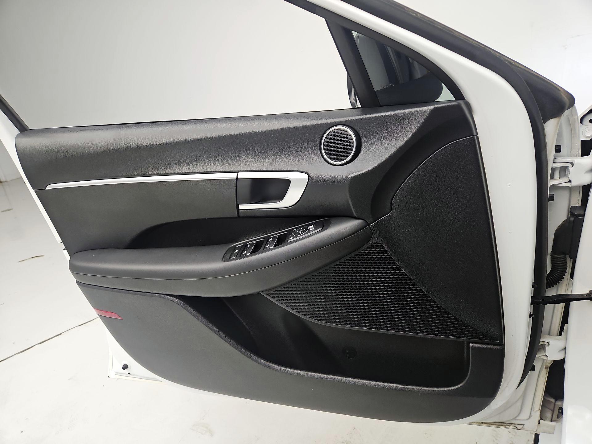 Thumbnail: 2020 Hyundai Sonata - 12