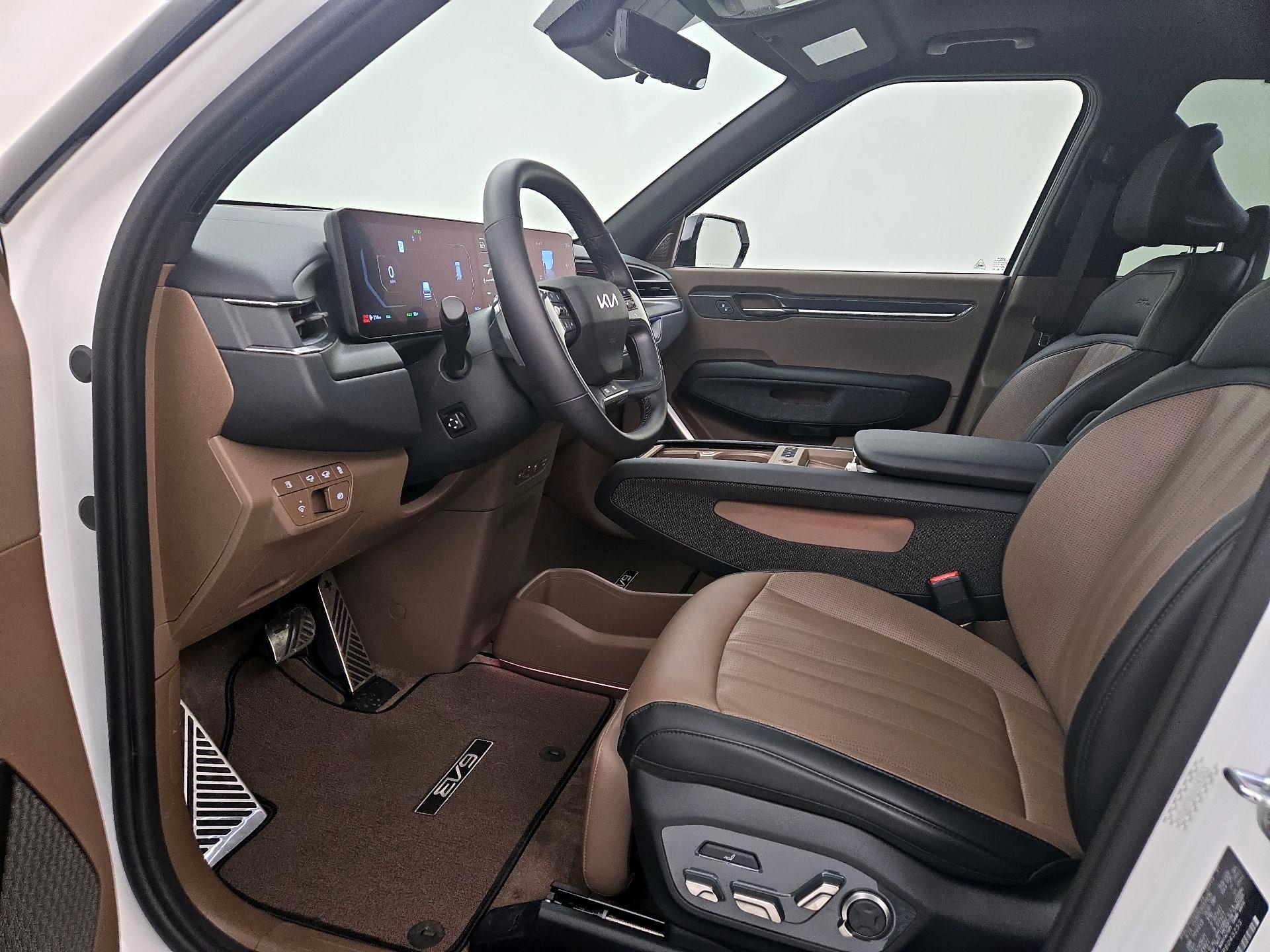 Thumbnail: 2024 Kia EV9 - 11