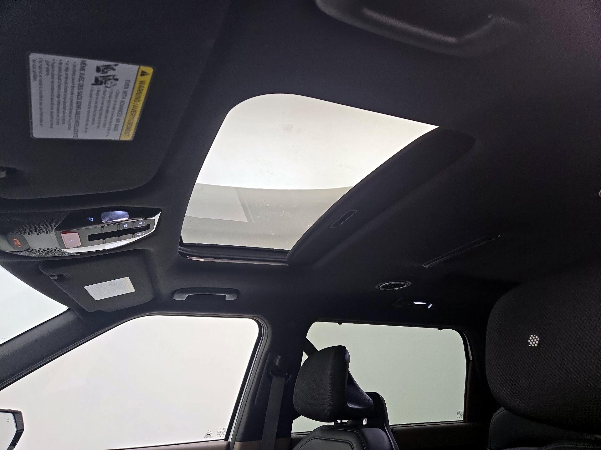 Thumbnail: 2024 Kia EV9 - 20