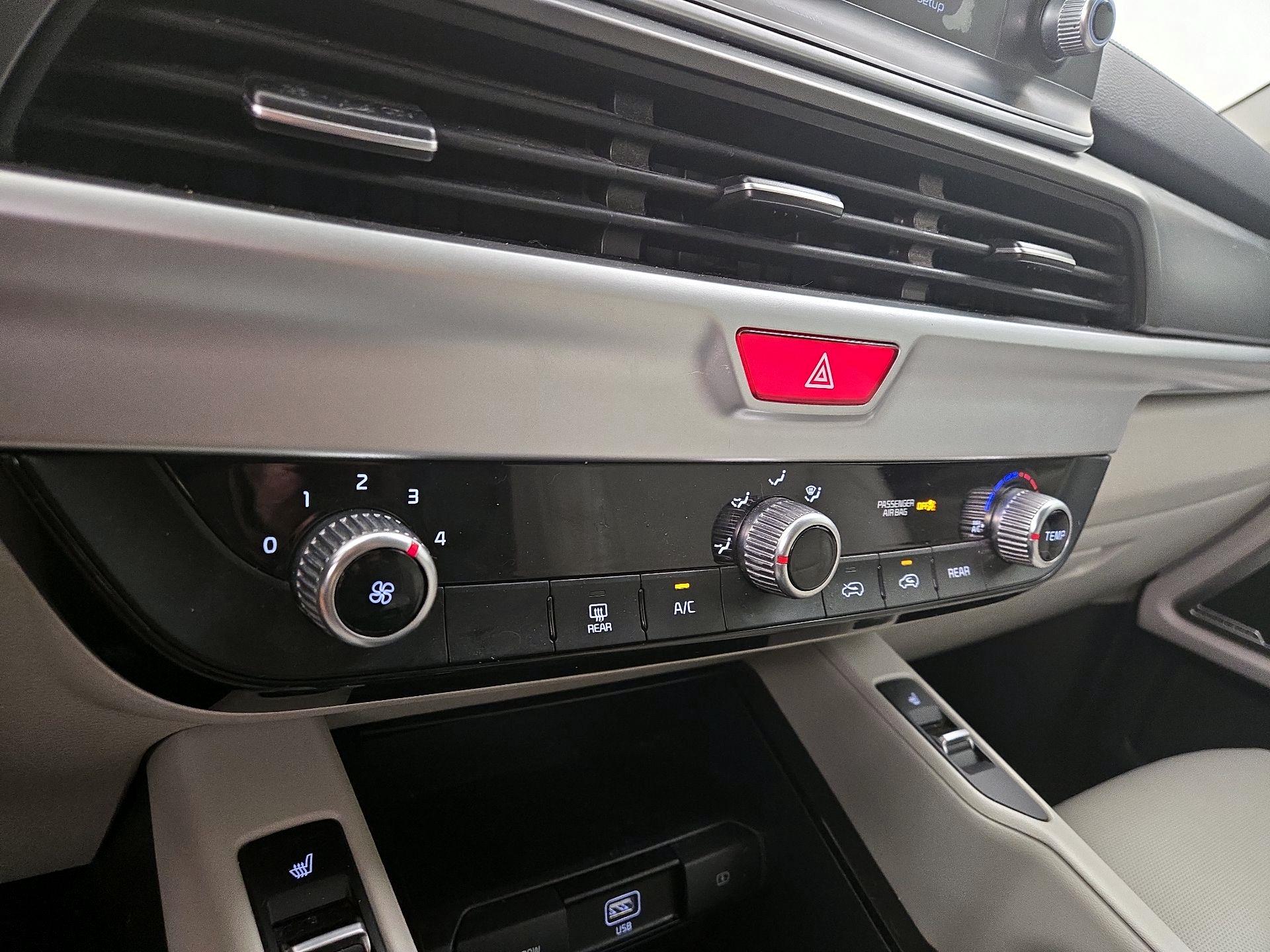 Thumbnail: 2020 Kia Telluride - 16