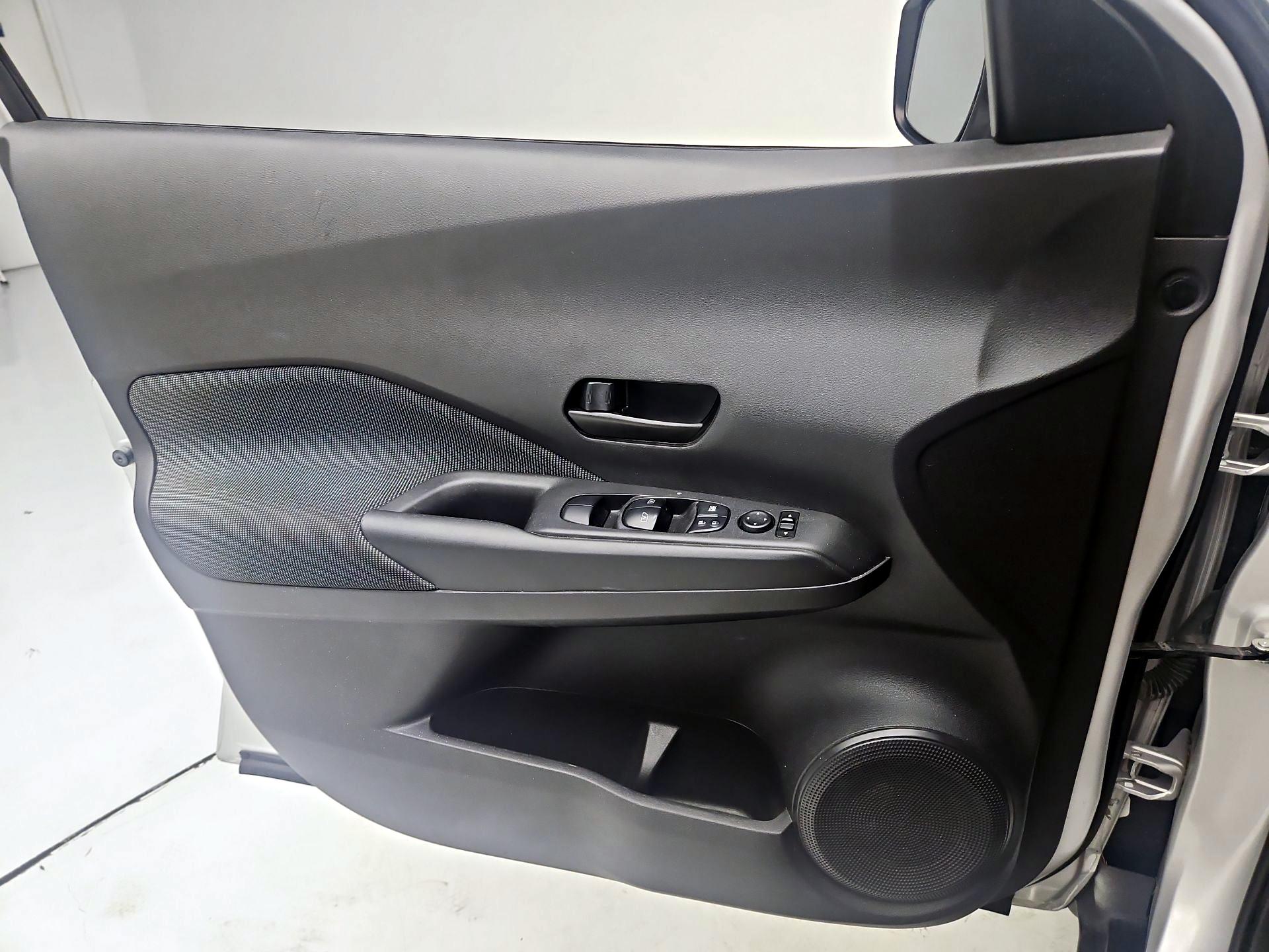 Thumbnail: 2019 Nissan Kicks - 12