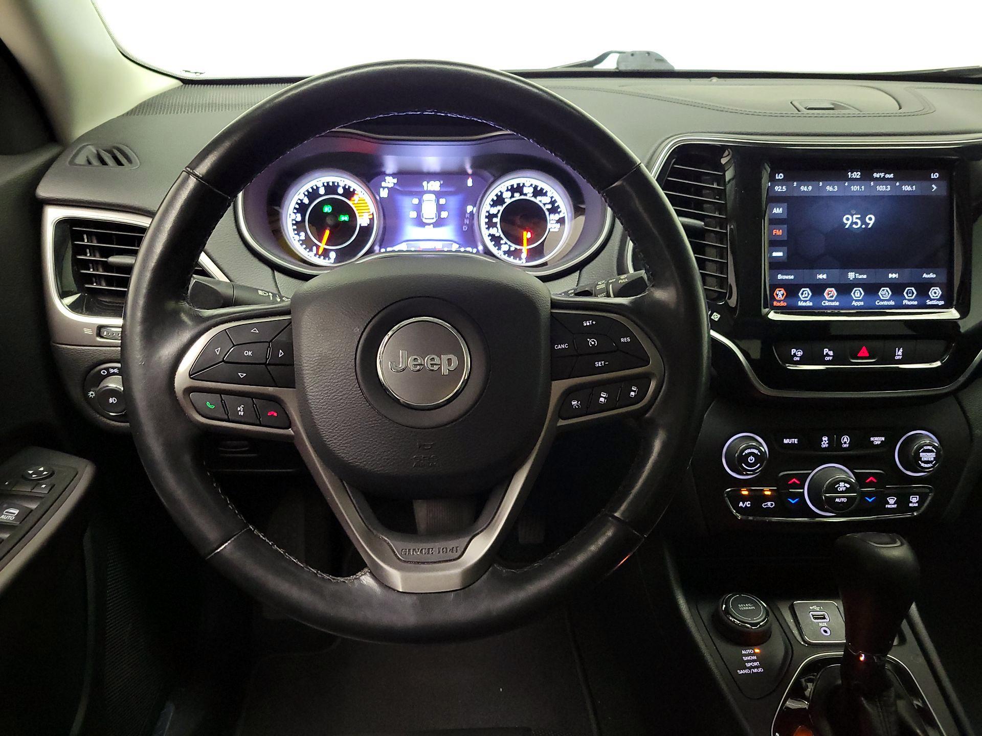 Thumbnail: 2021 Jeep Cherokee - 10