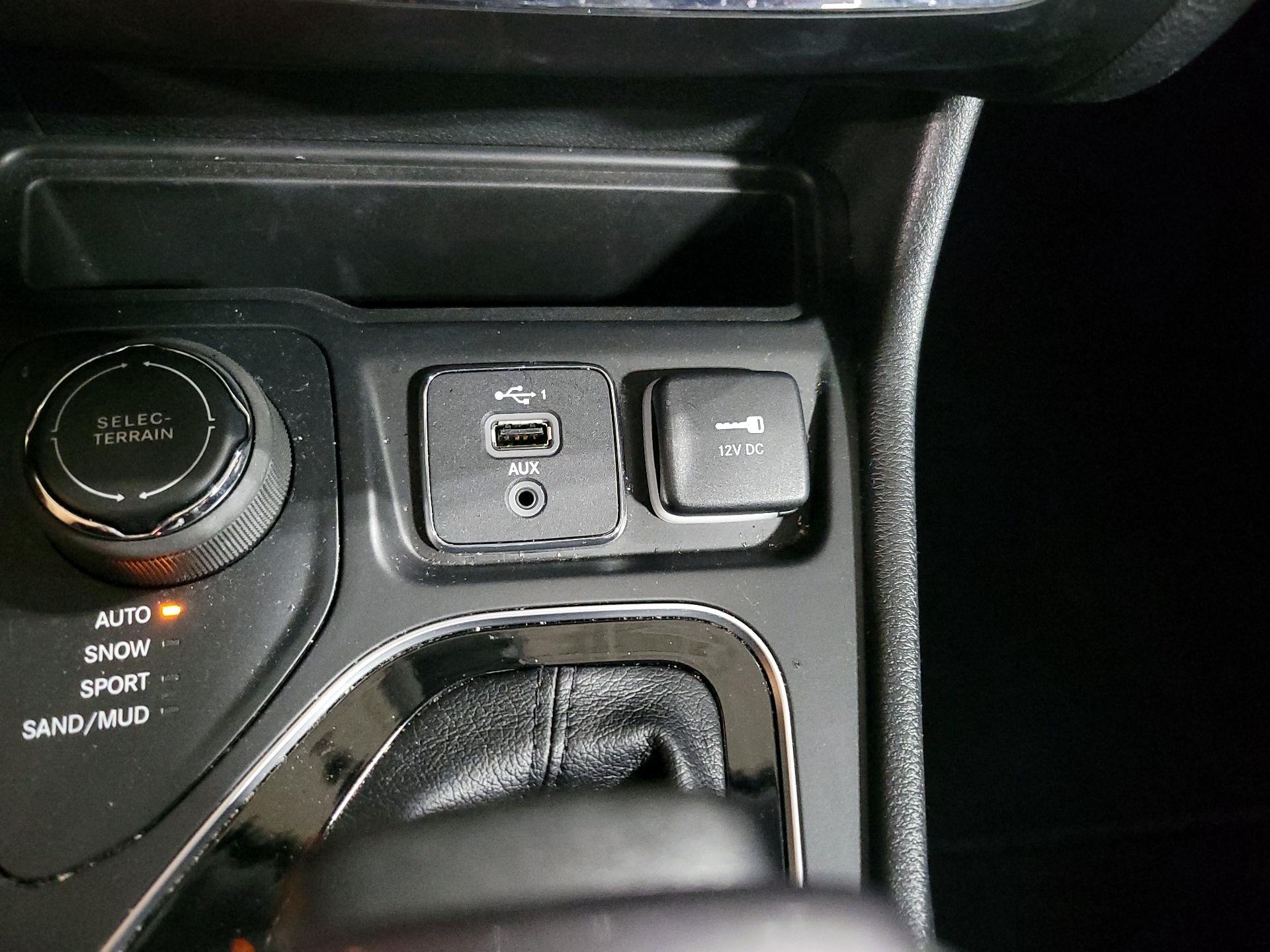 Thumbnail: 2021 Jeep Cherokee - 18