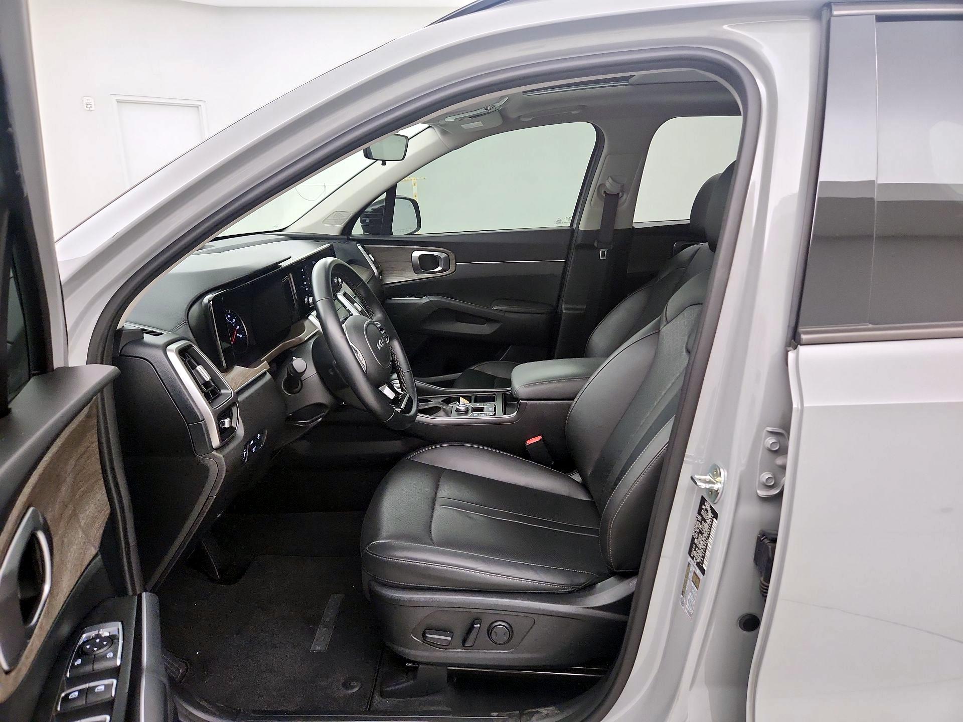 Thumbnail: 2022 Kia Sorento - 9