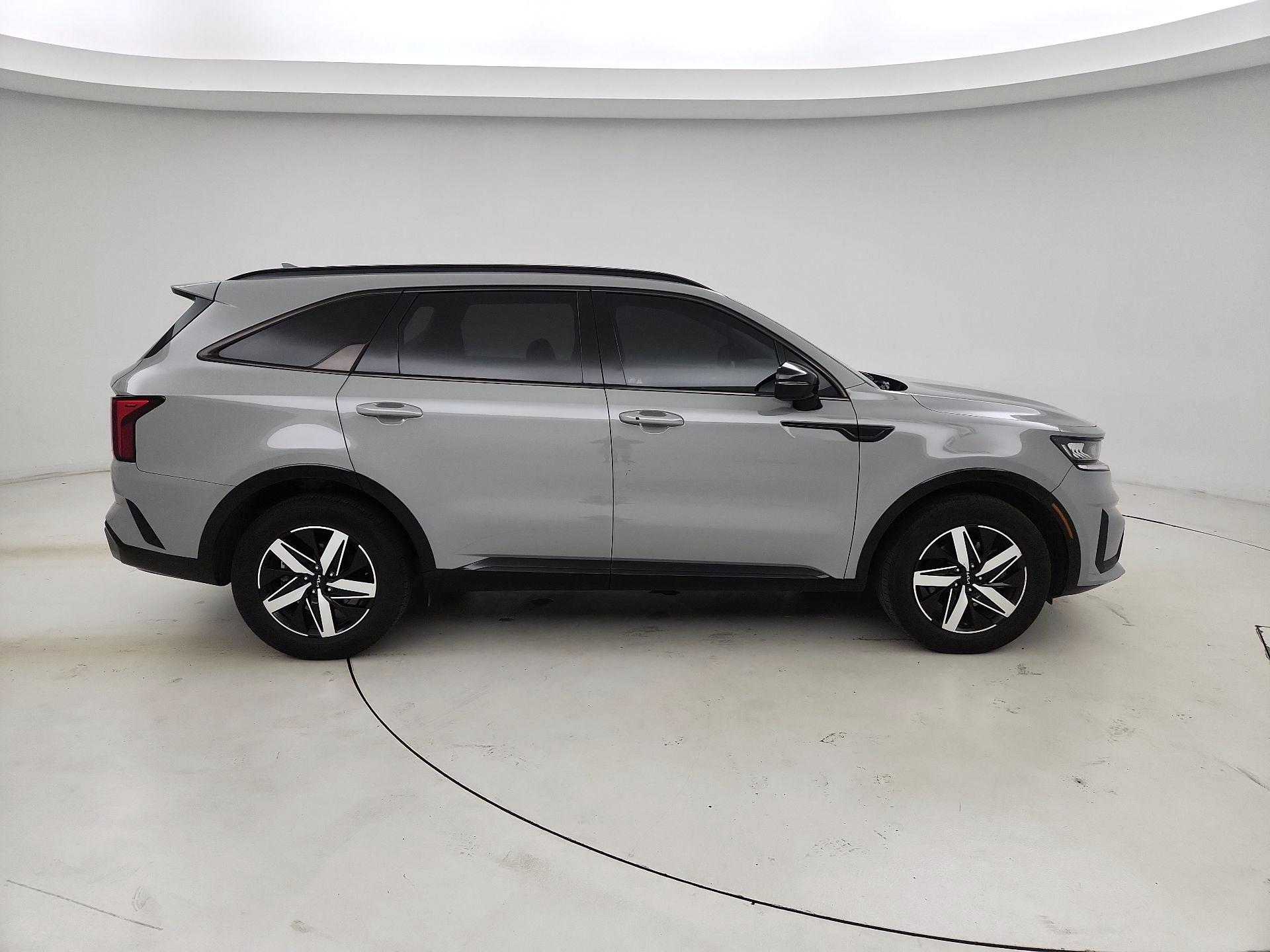 Thumbnail: 2022 Kia Sorento - 4