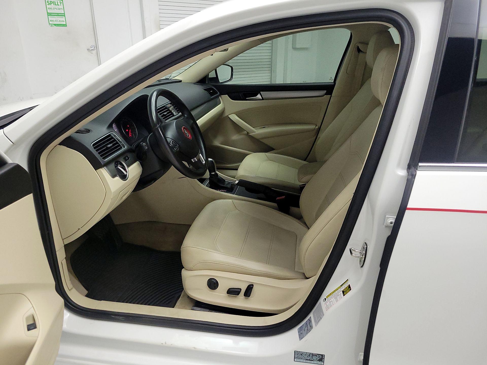 Thumbnail: 2015 Volkswagen Passat - 9
