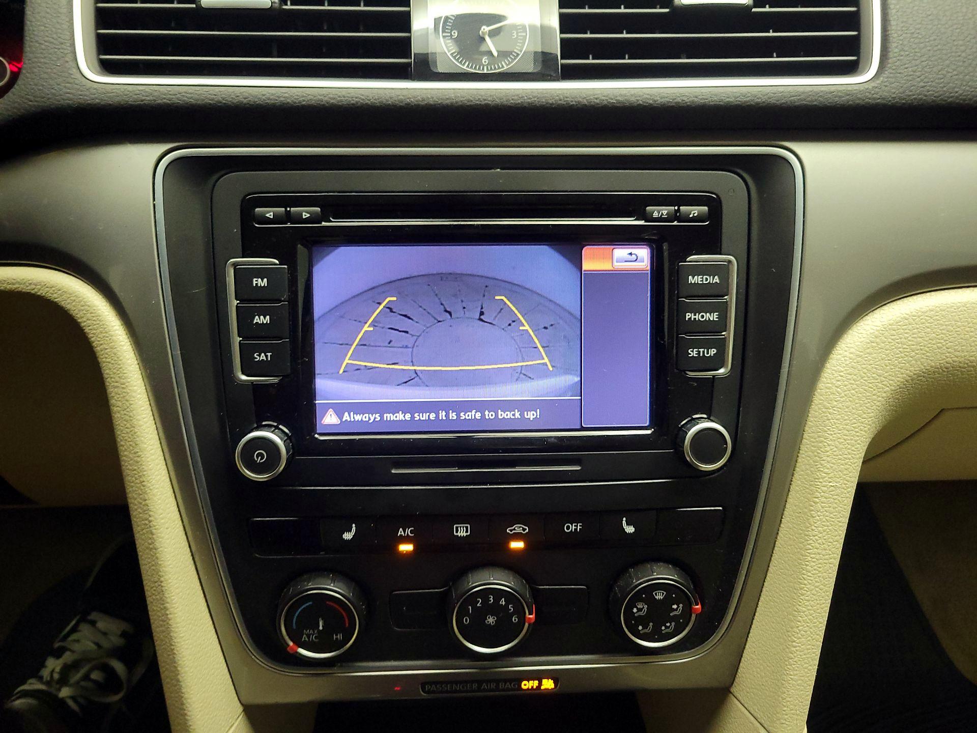 Thumbnail: 2015 Volkswagen Passat - 12
