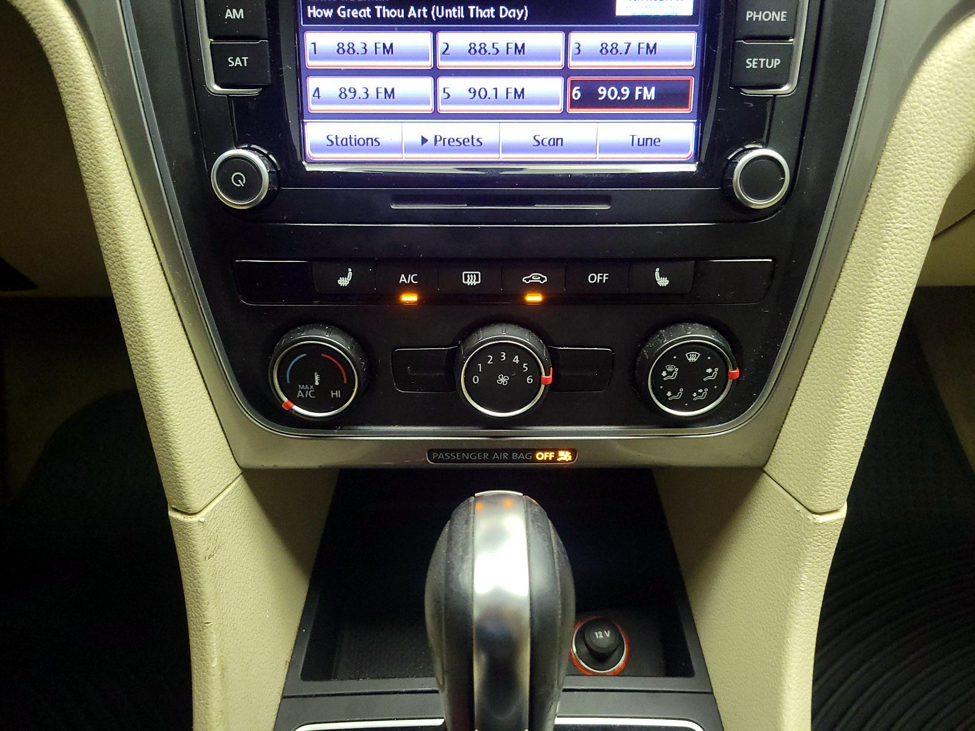 Thumbnail: 2015 Volkswagen Passat - 14