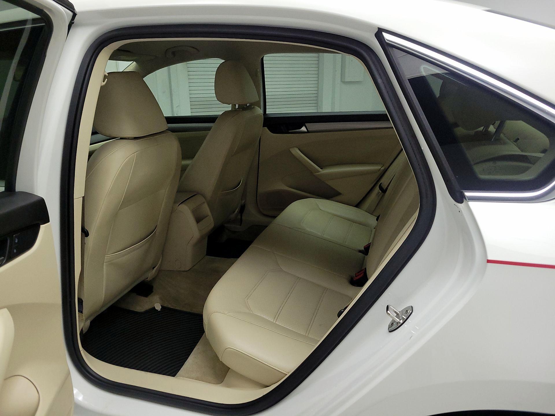 Thumbnail: 2015 Volkswagen Passat - 16