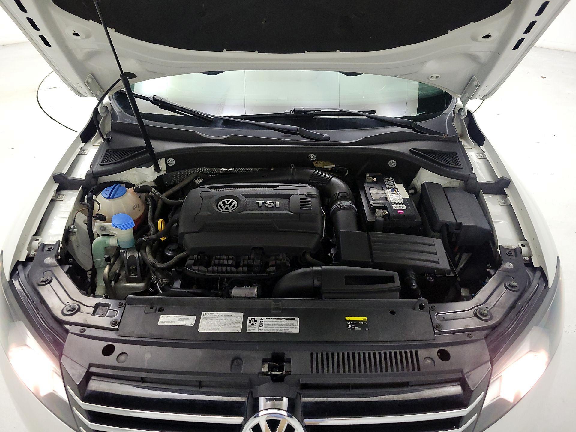 Thumbnail: 2015 Volkswagen Passat - 18